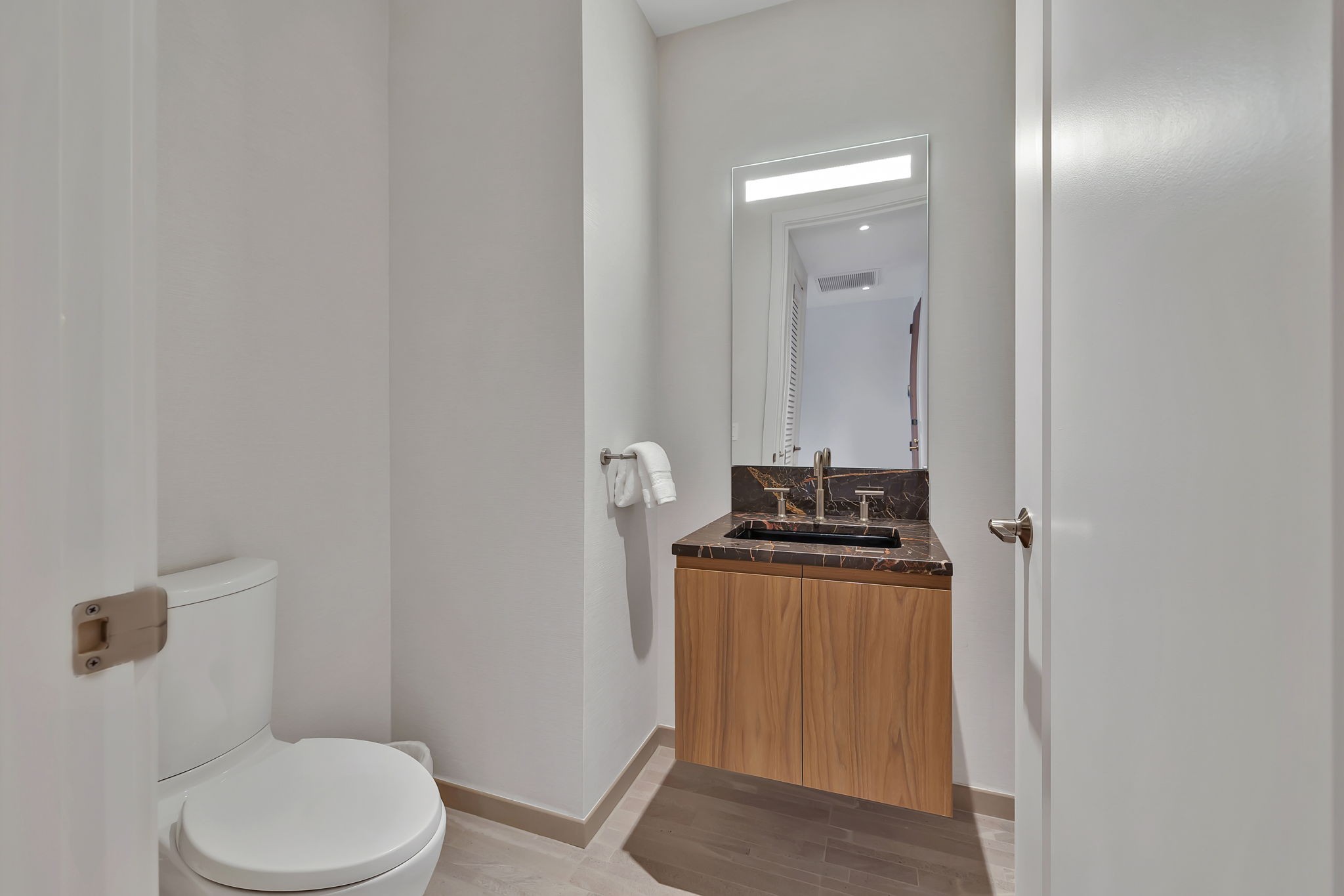 160 2nd Ave, N Unit: 1603