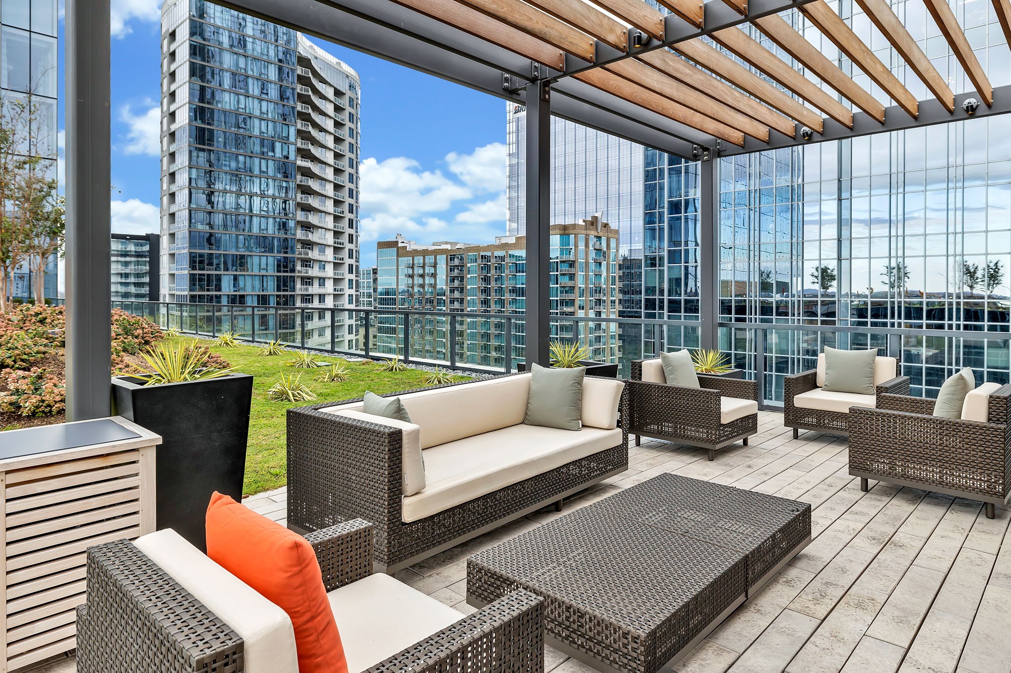 160 2nd Ave, N Unit: 1603