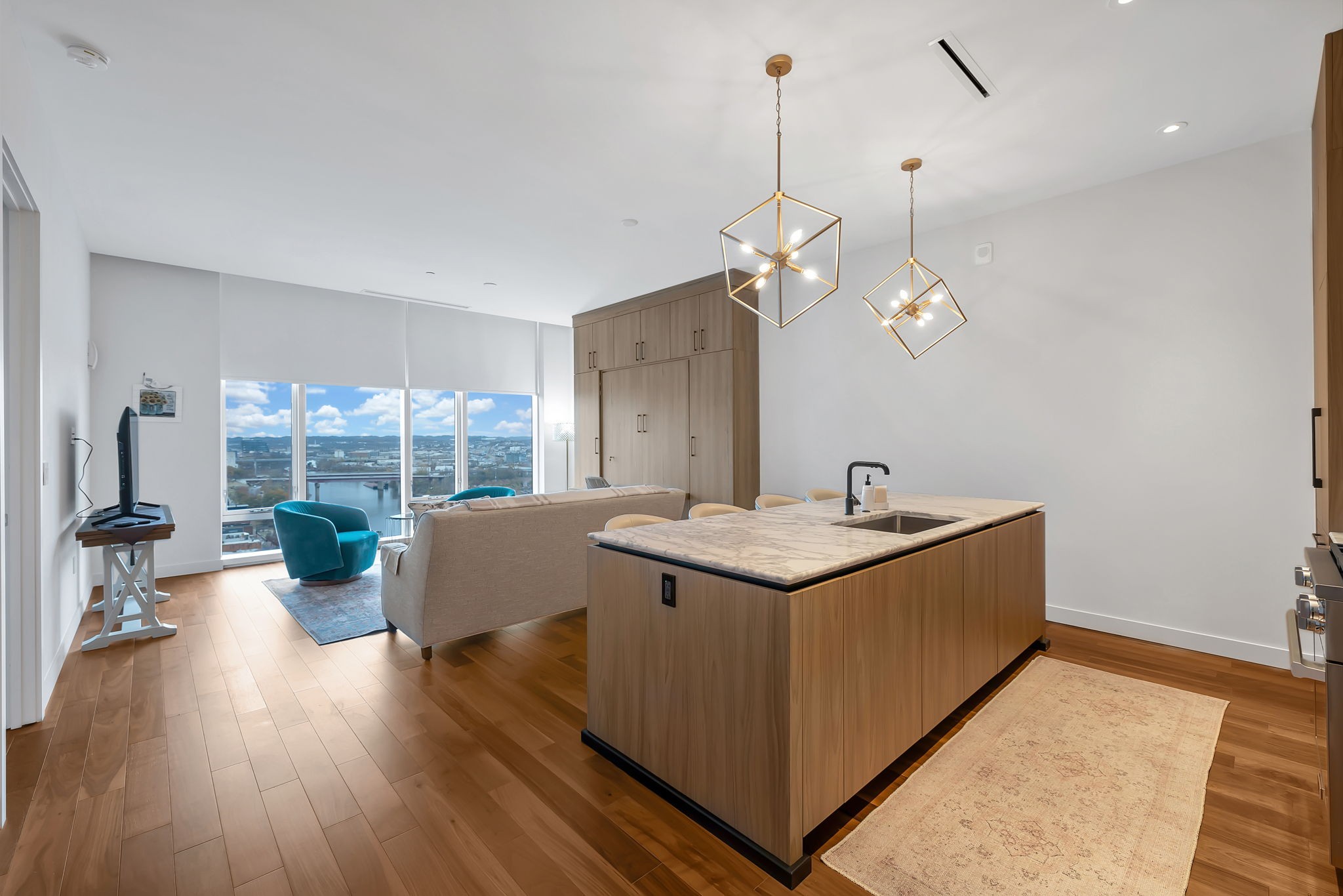 160 2nd Ave, N Unit: 1603