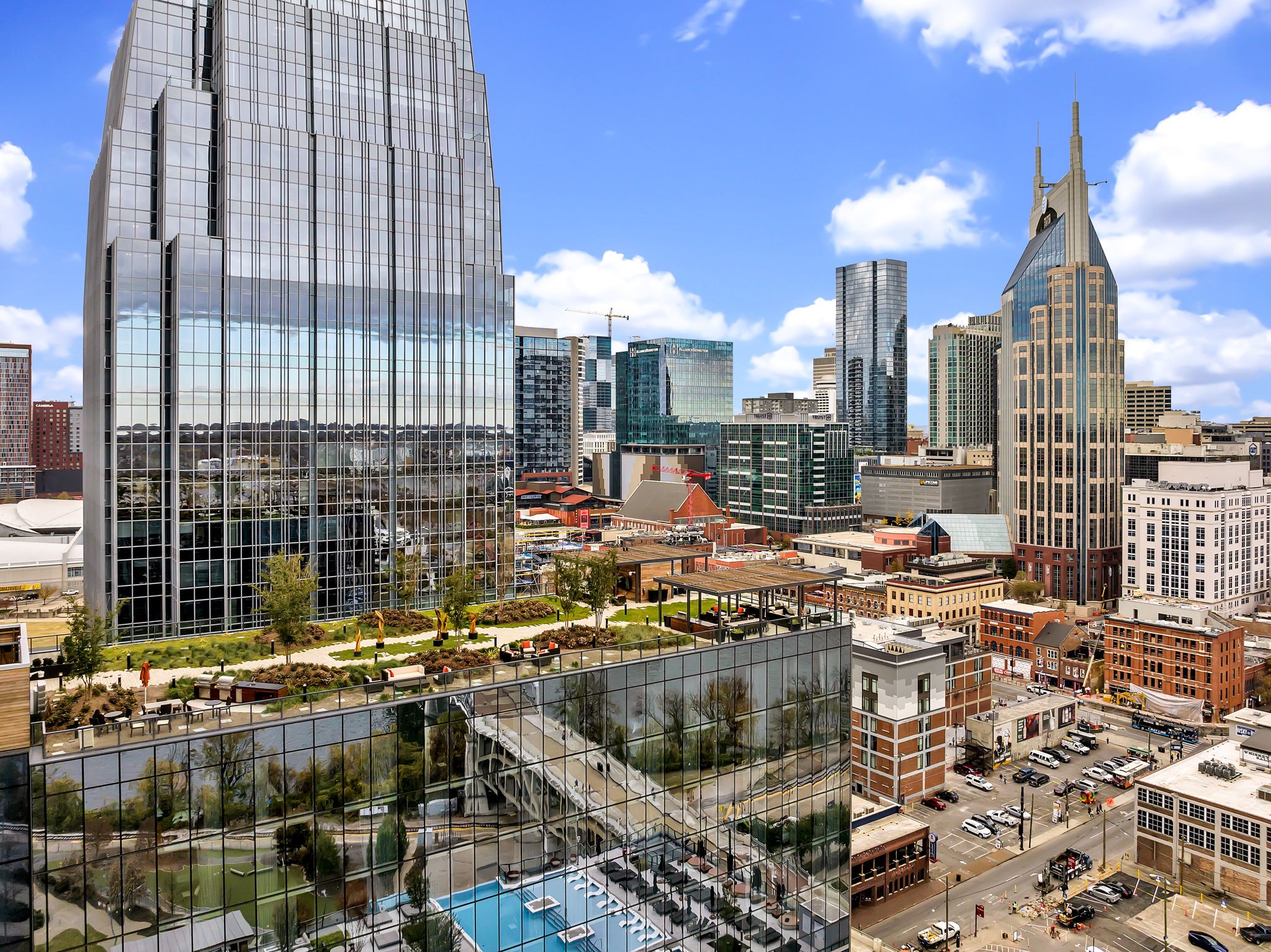 160 2nd Ave, N Unit: 1603