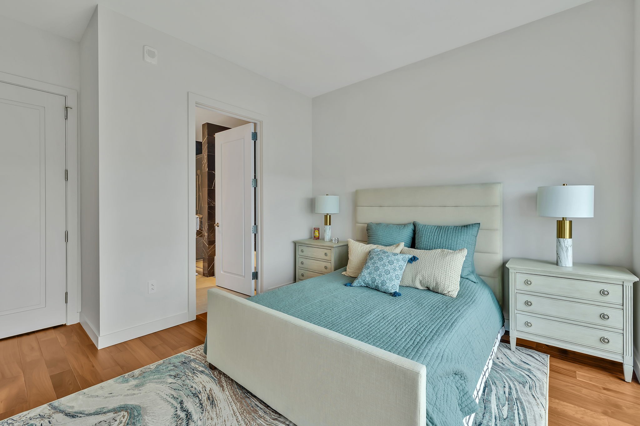 160 2nd Ave, N Unit: 1603