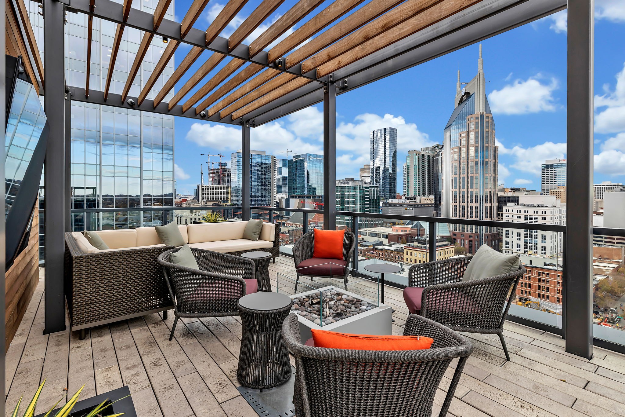 160 2nd Ave, N Unit: 1603