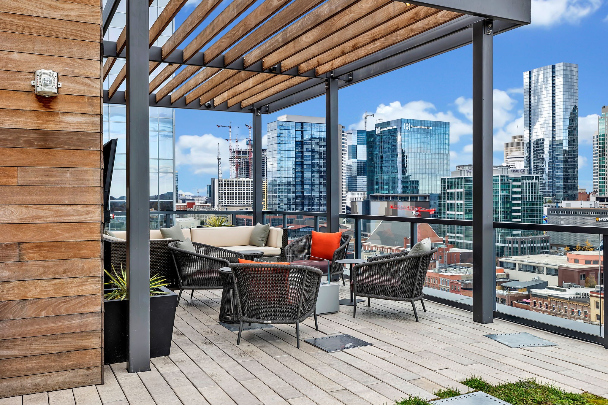 160 2nd Ave, N Unit: 1603