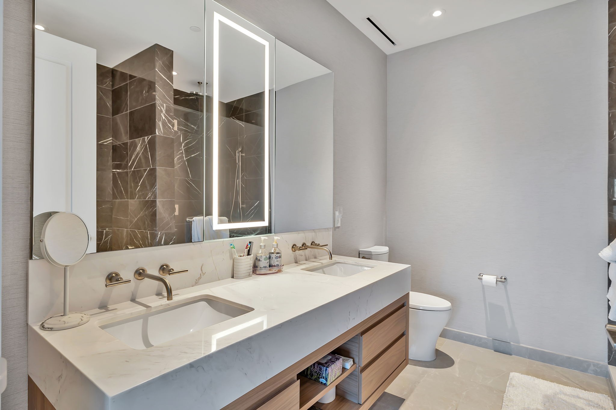 160 2nd Ave, N Unit: 1603