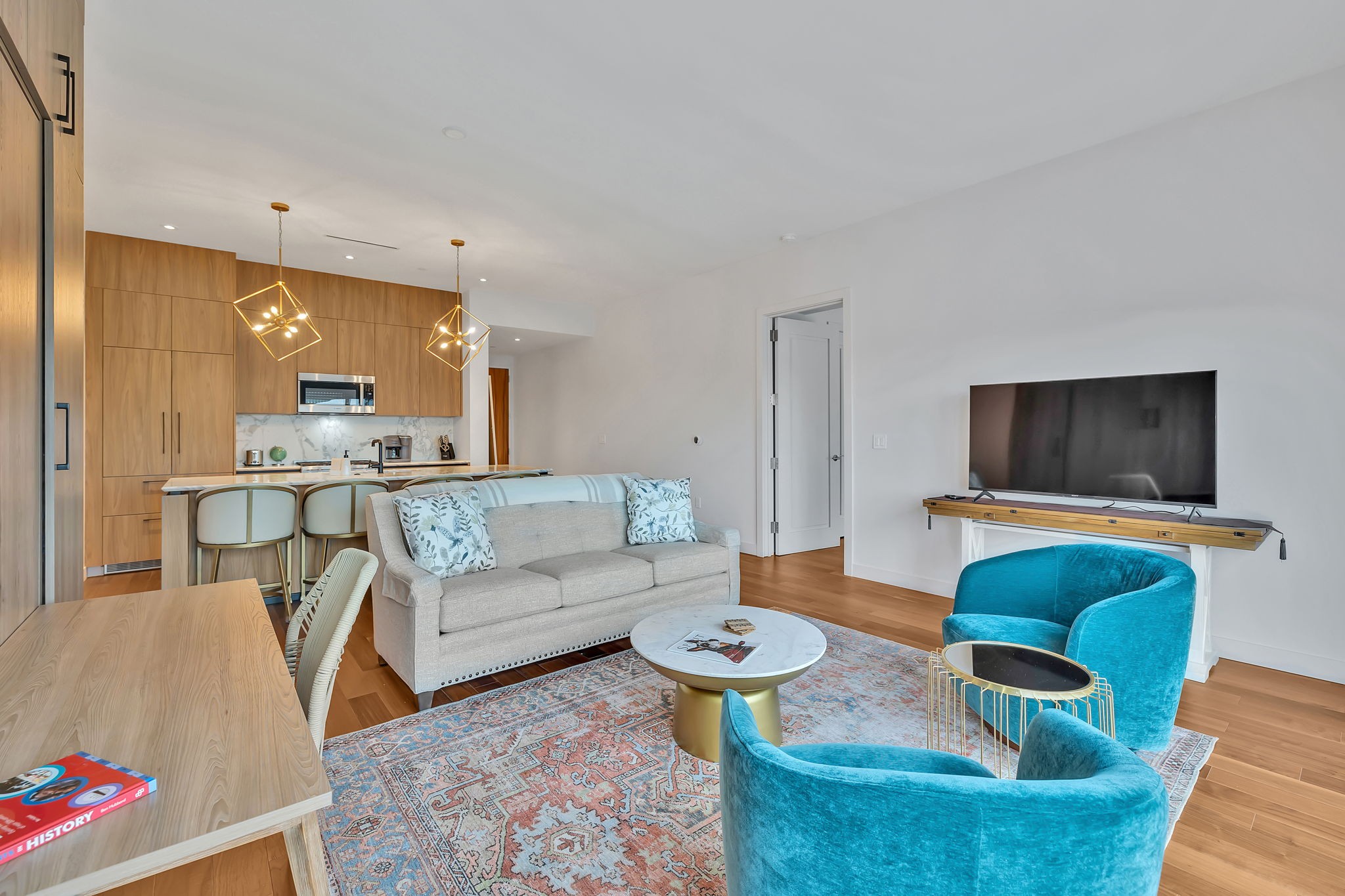 160 2nd Ave, N Unit: 1603