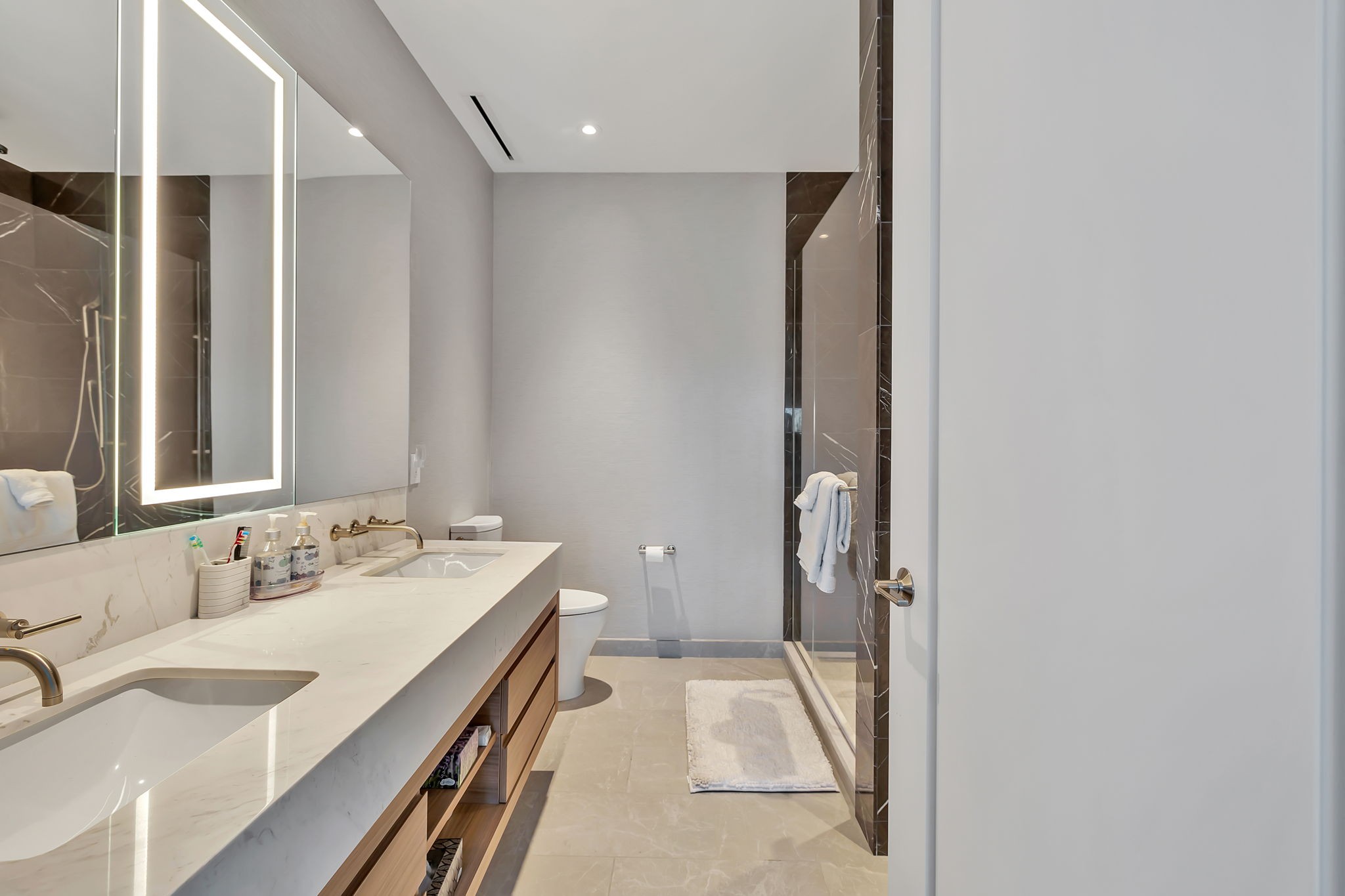 160 2nd Ave, N Unit: 1603