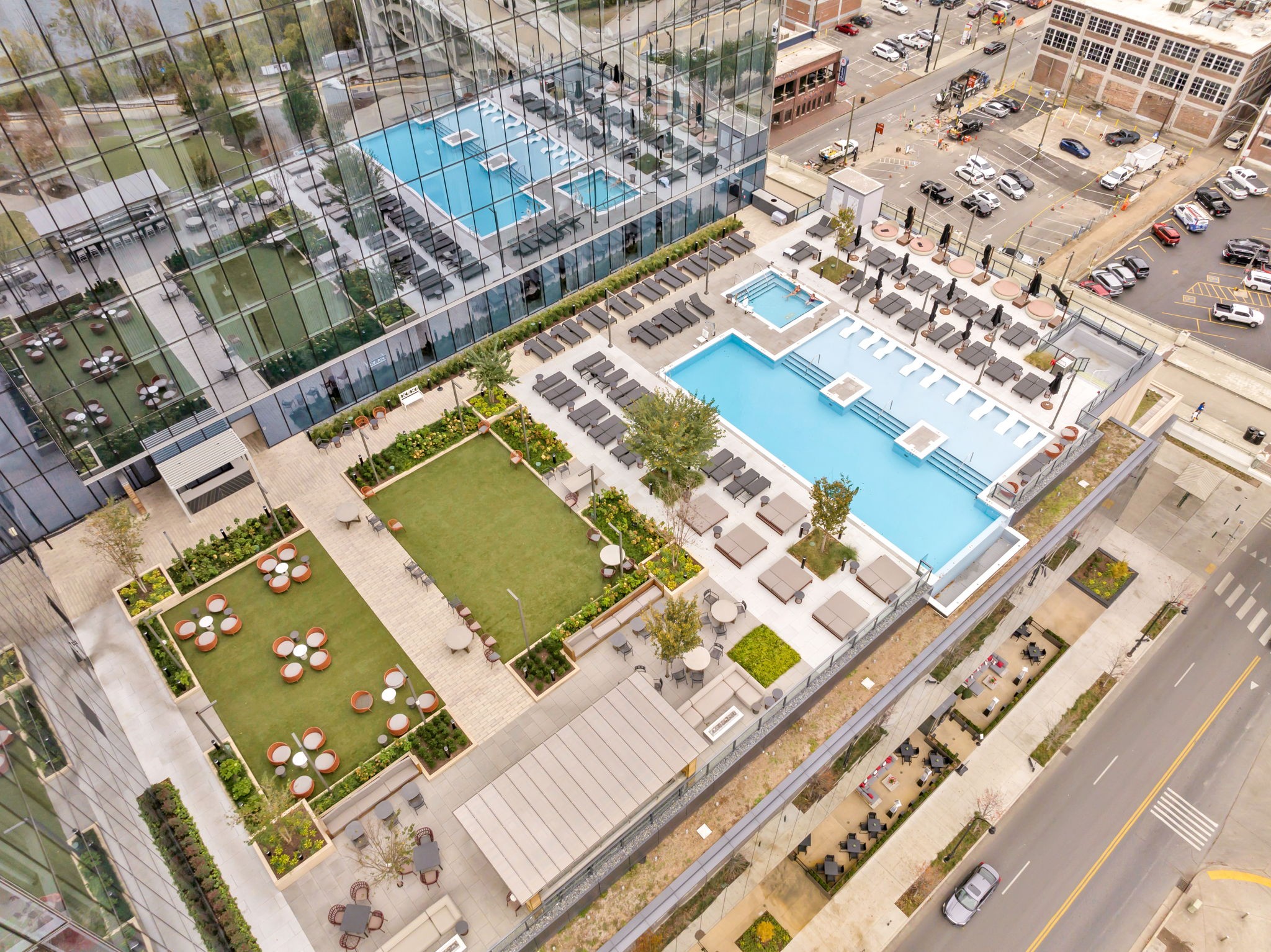 160 2nd Ave, N Unit: 1603