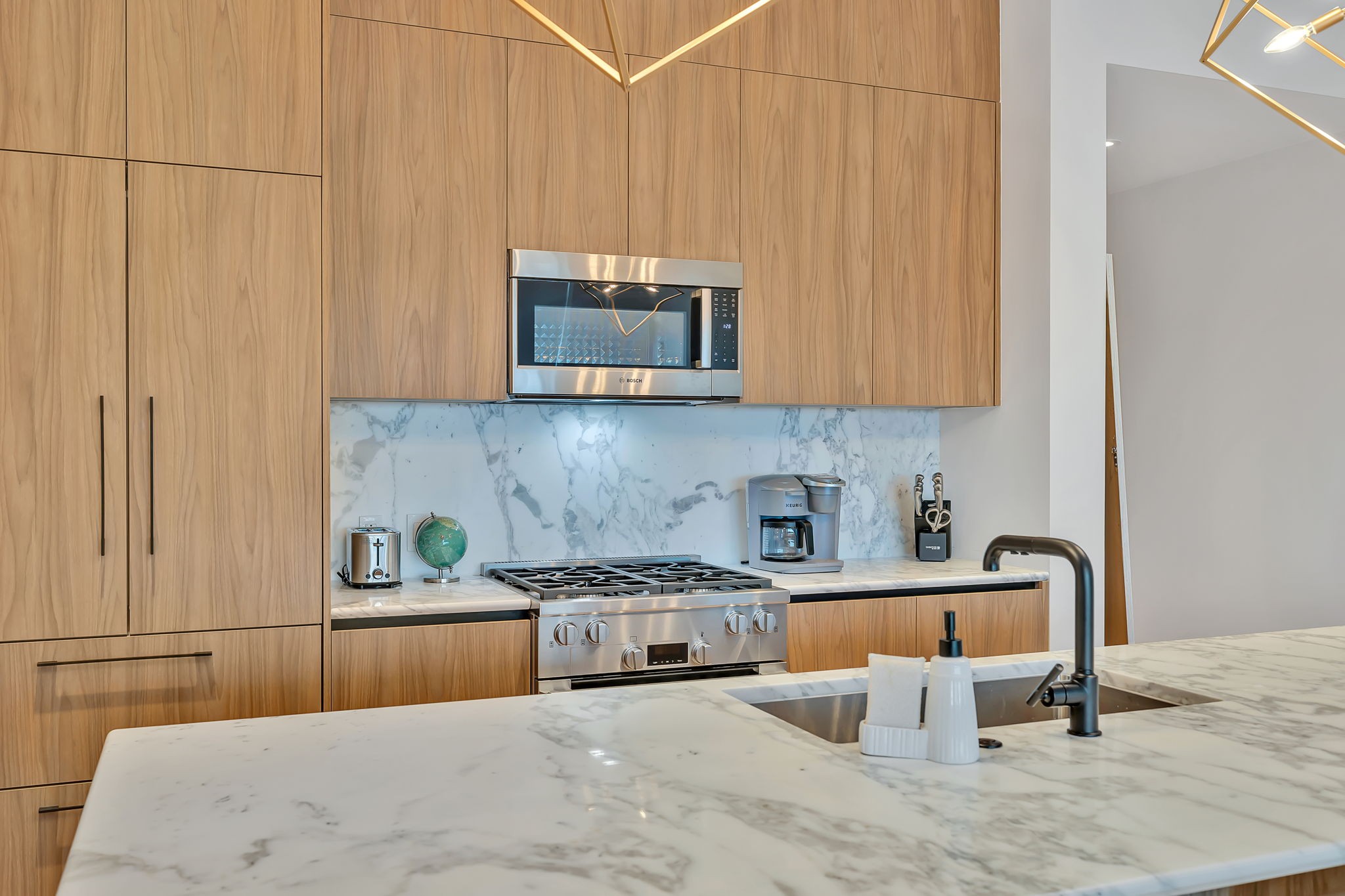 160 2nd Ave, N Unit: 1603