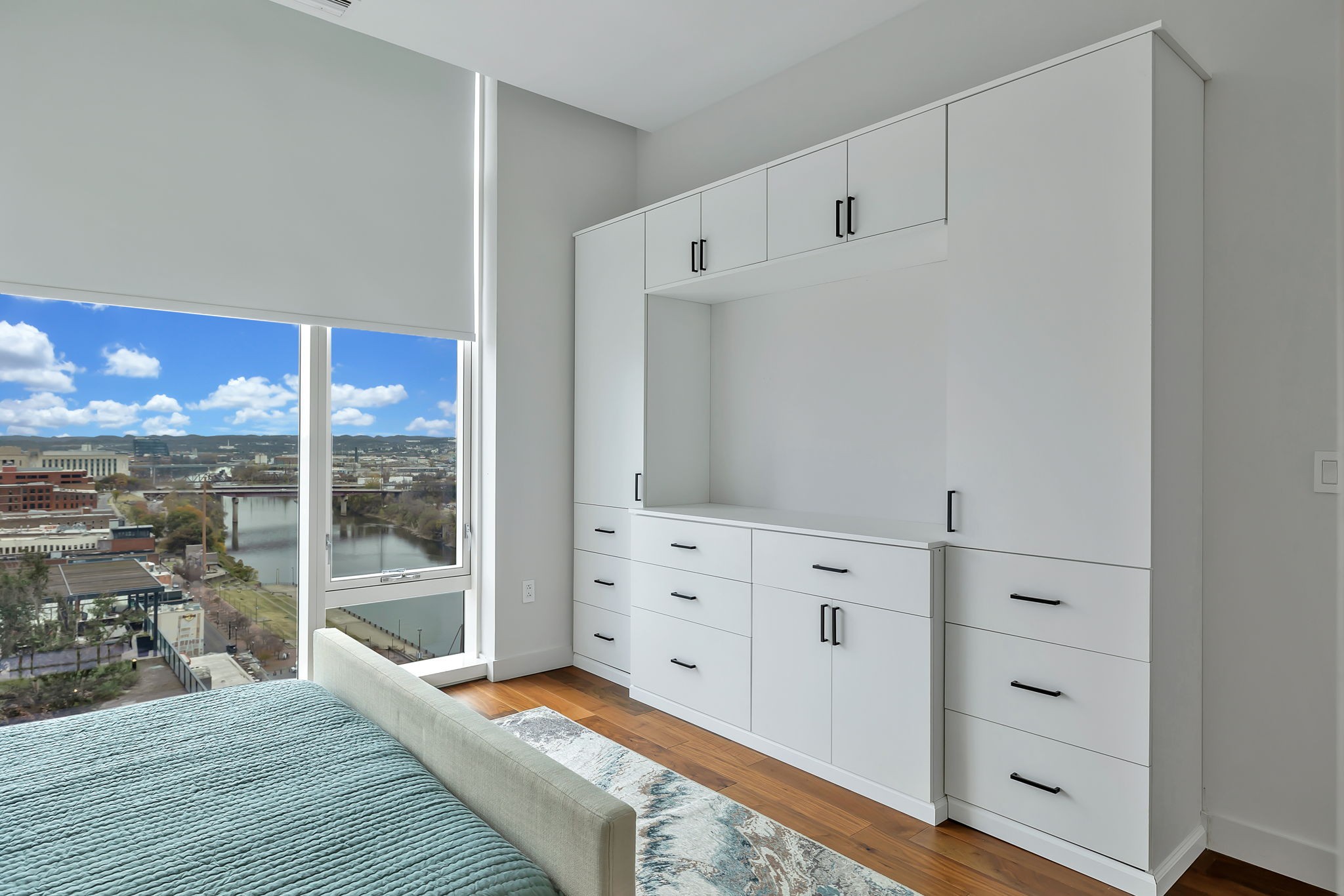 160 2nd Ave, N Unit: 1603