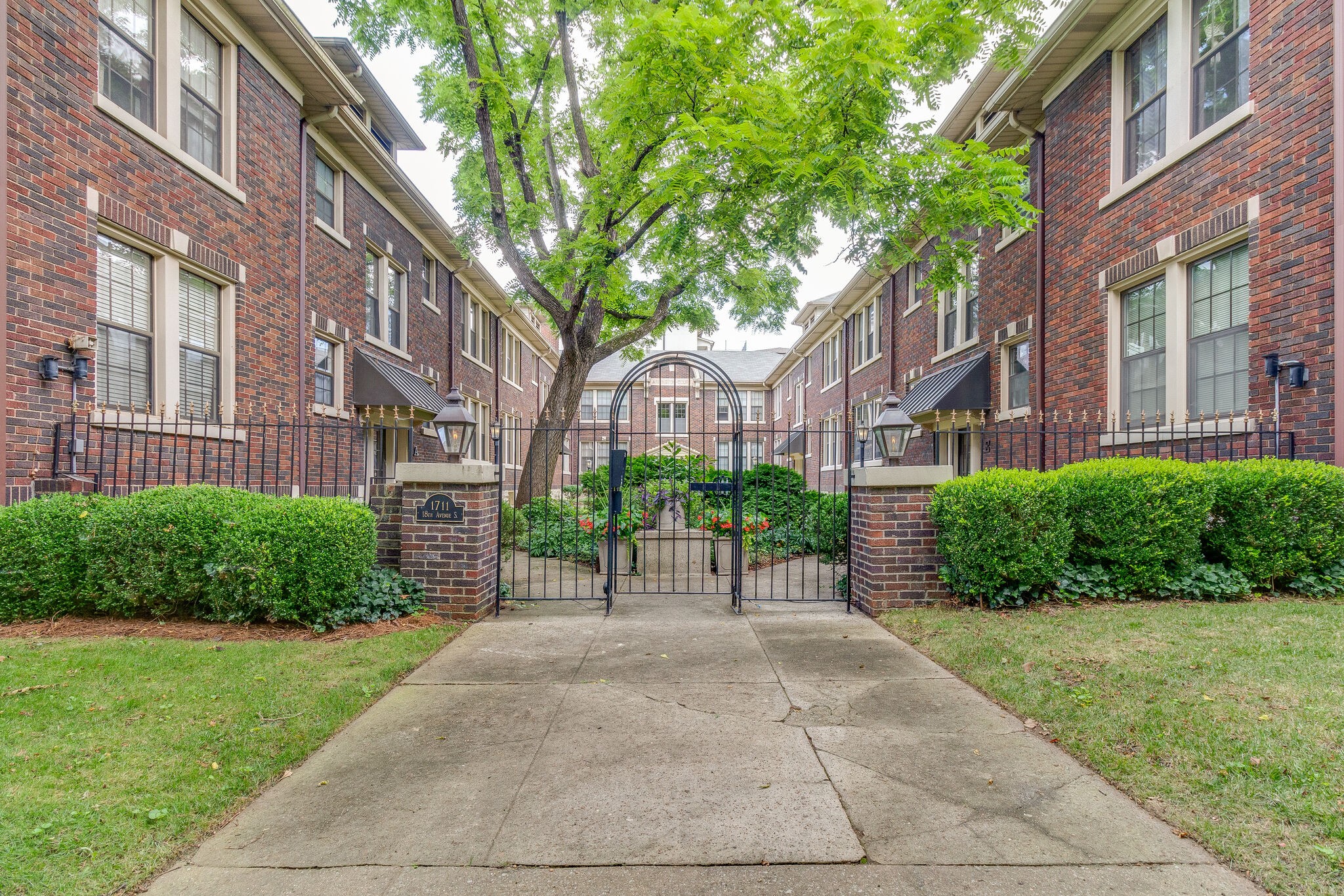 1711 18th Ave, S Unit: F2