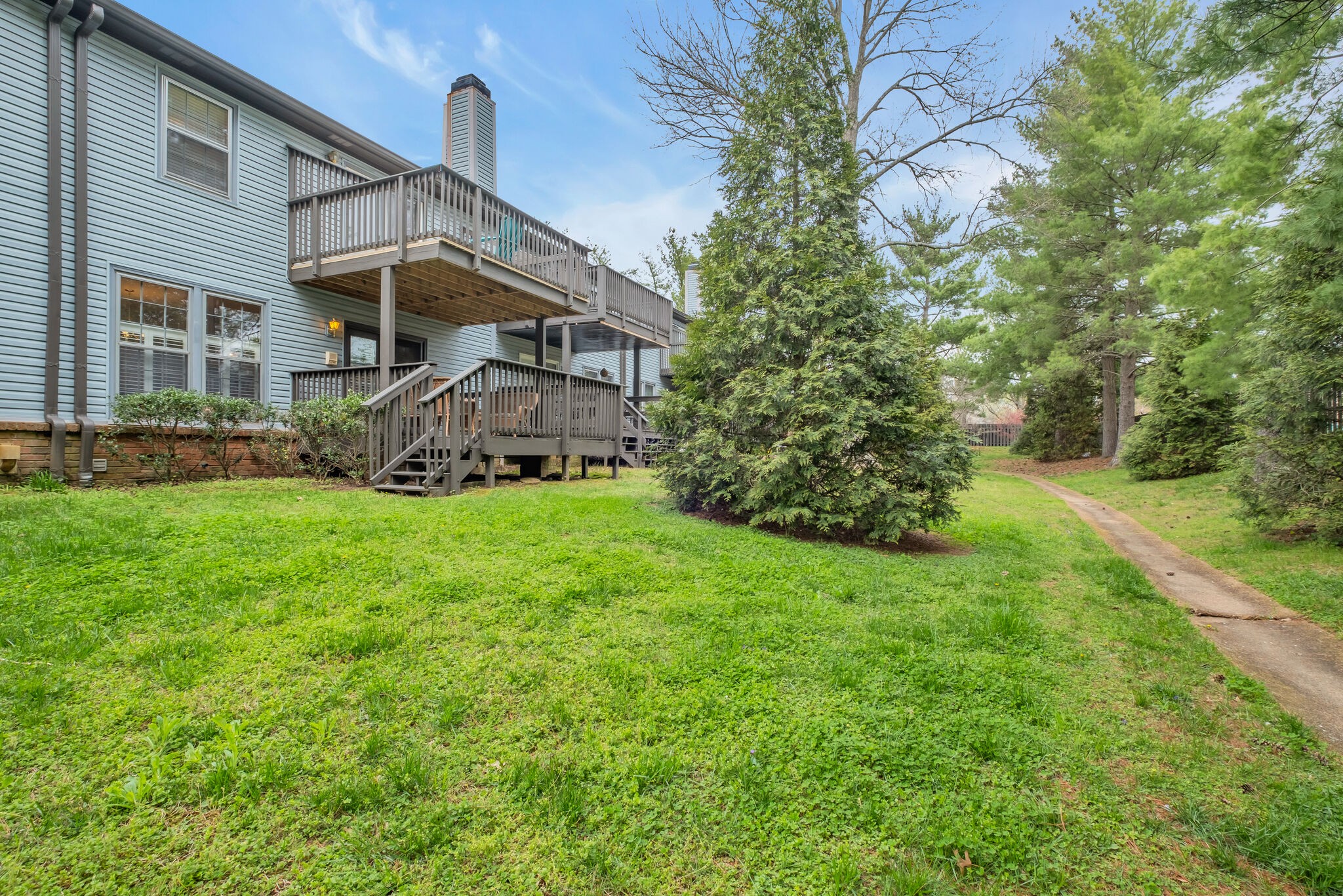 221 Hearthstone Manor Ln