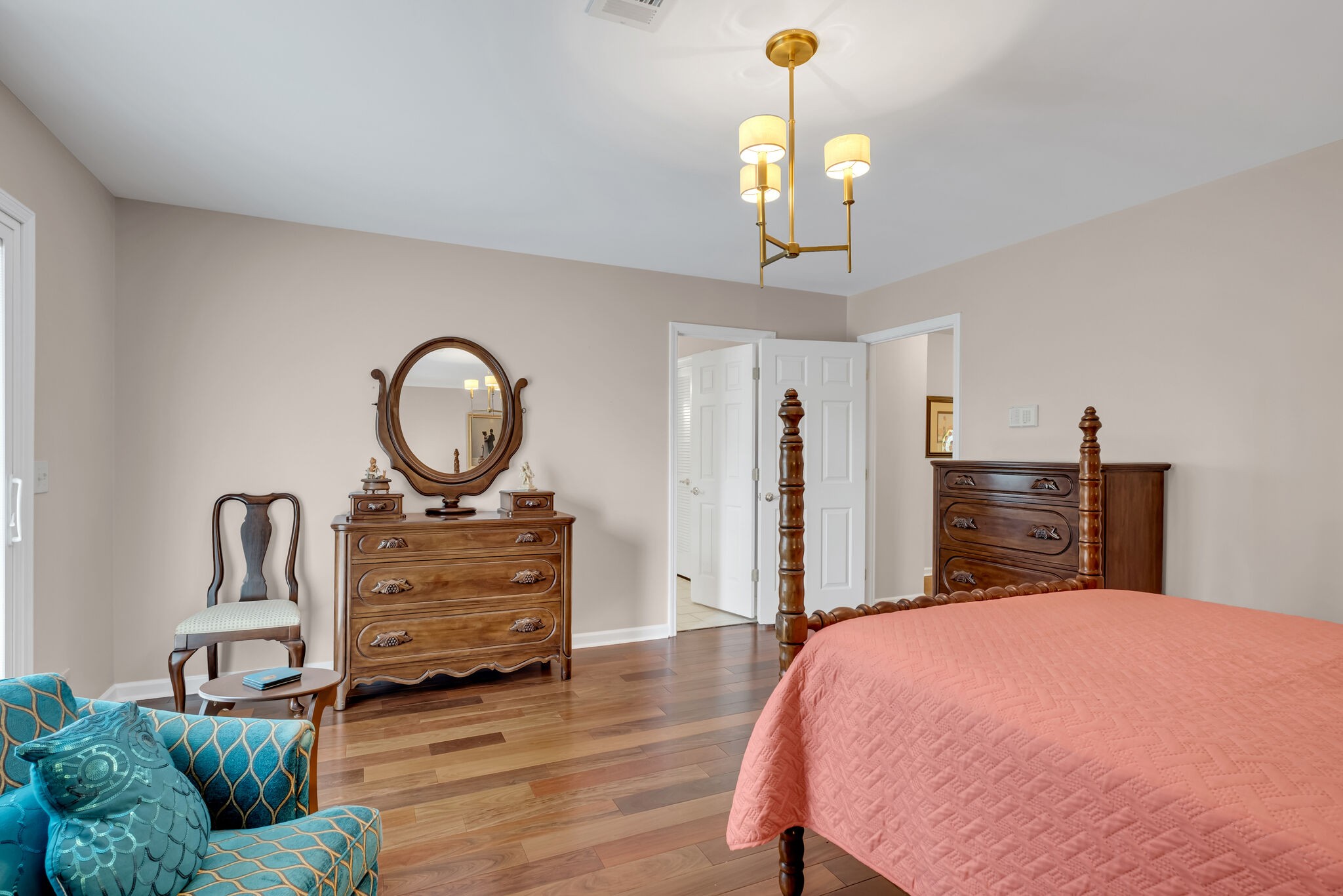 221 Hearthstone Manor Ln