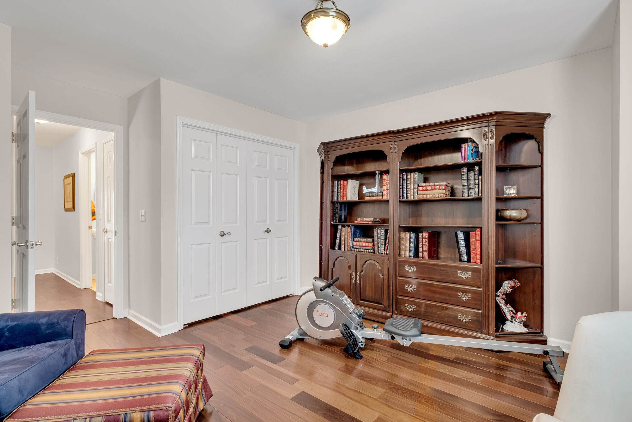 221 Hearthstone Manor Ln