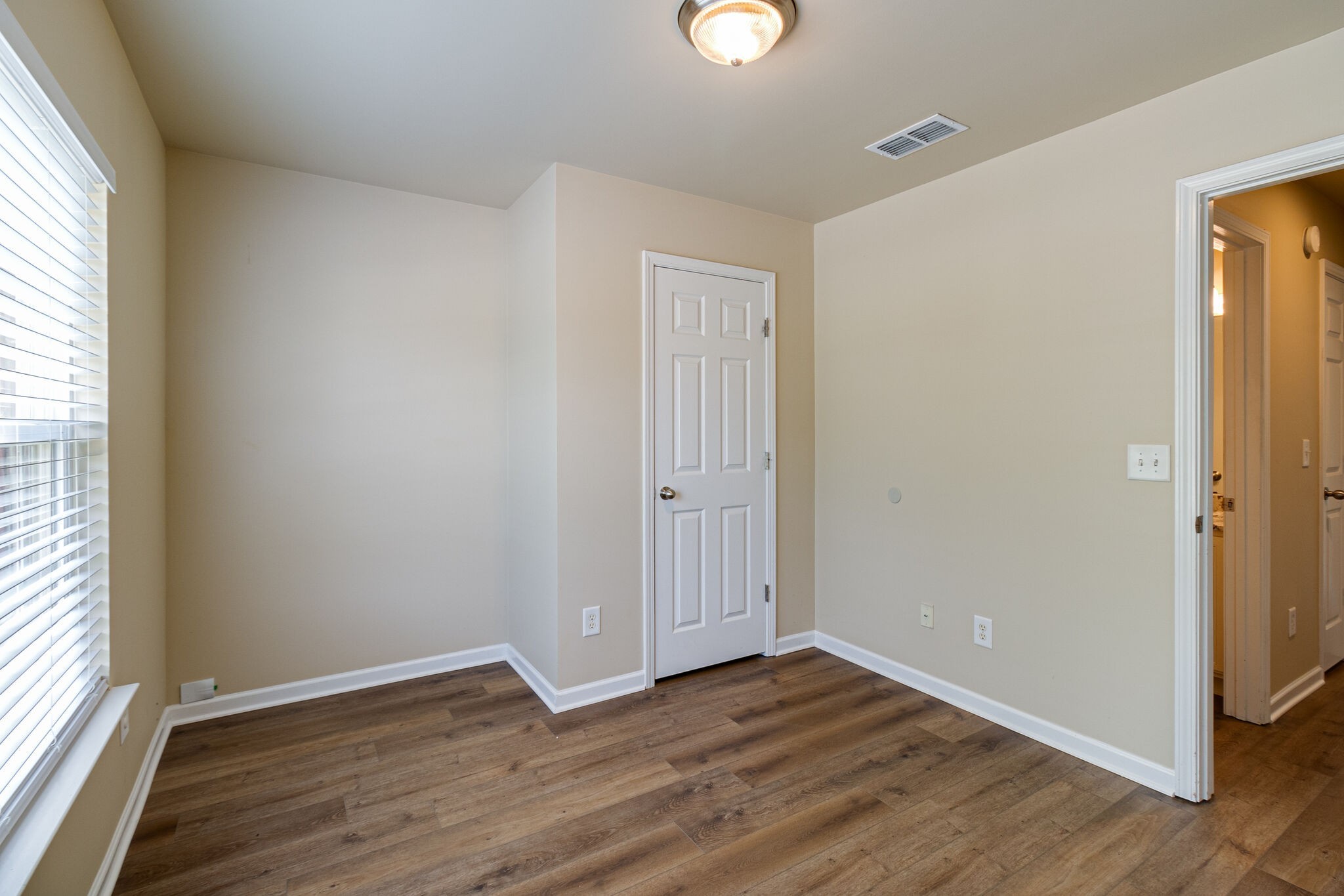 2057 Red Jacket Trce