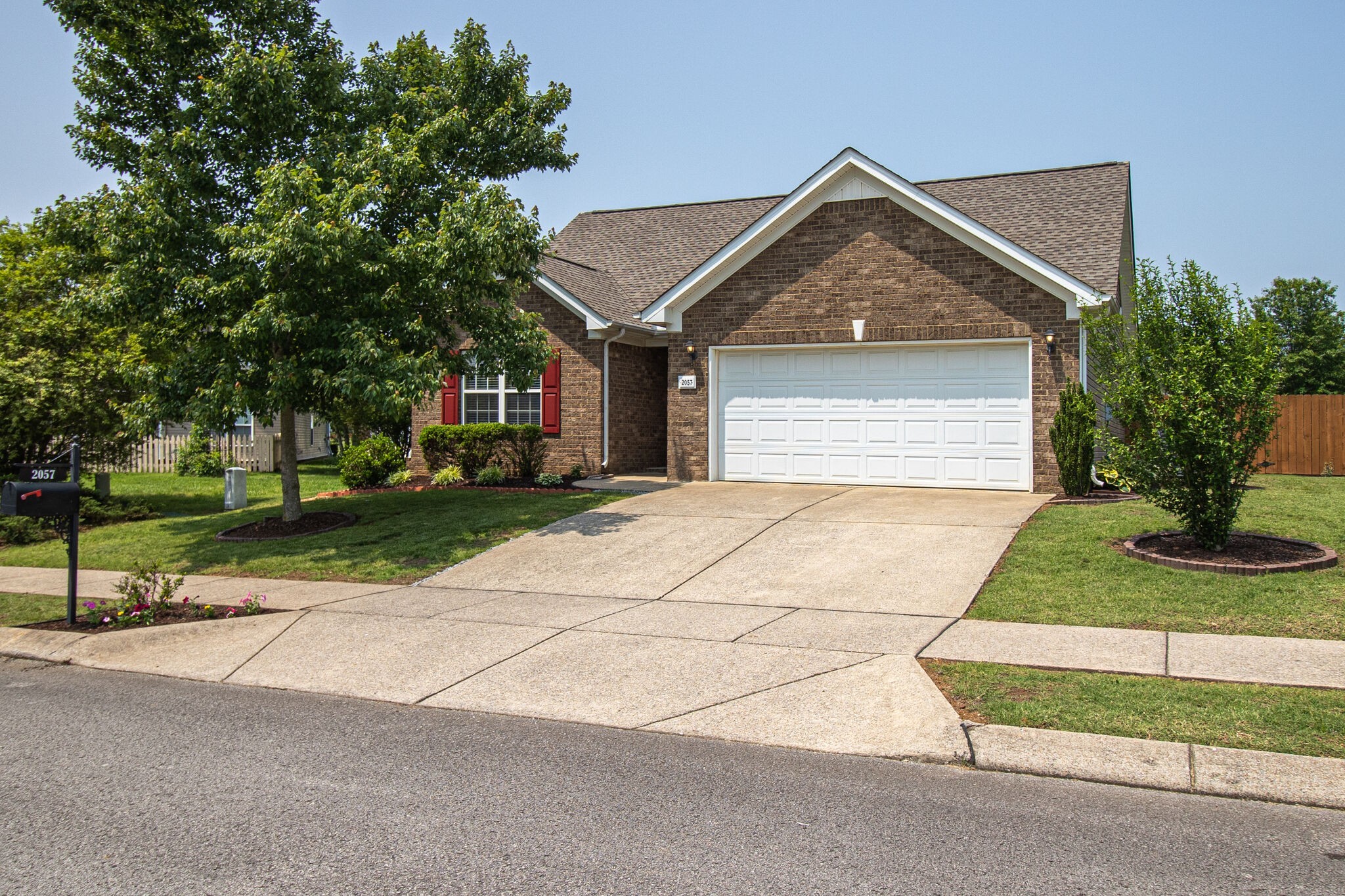 2057 Red Jacket Trce