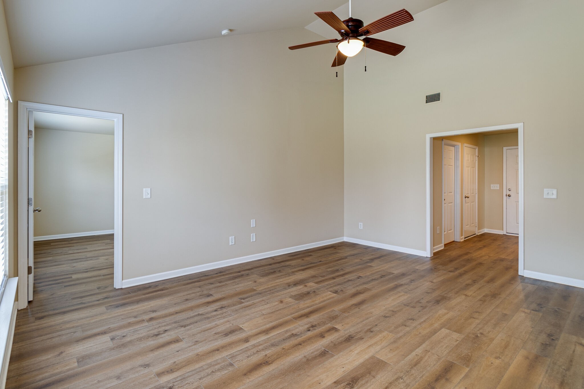 2057 Red Jacket Trce