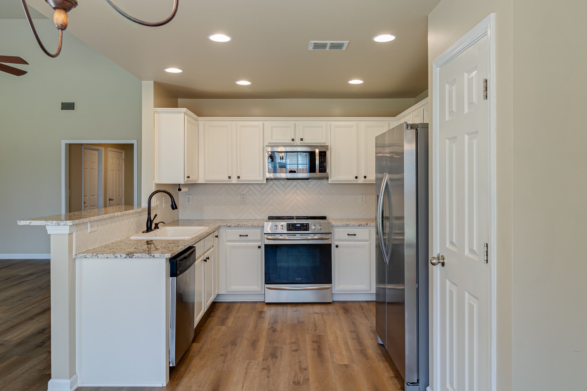 2057 Red Jacket Trce