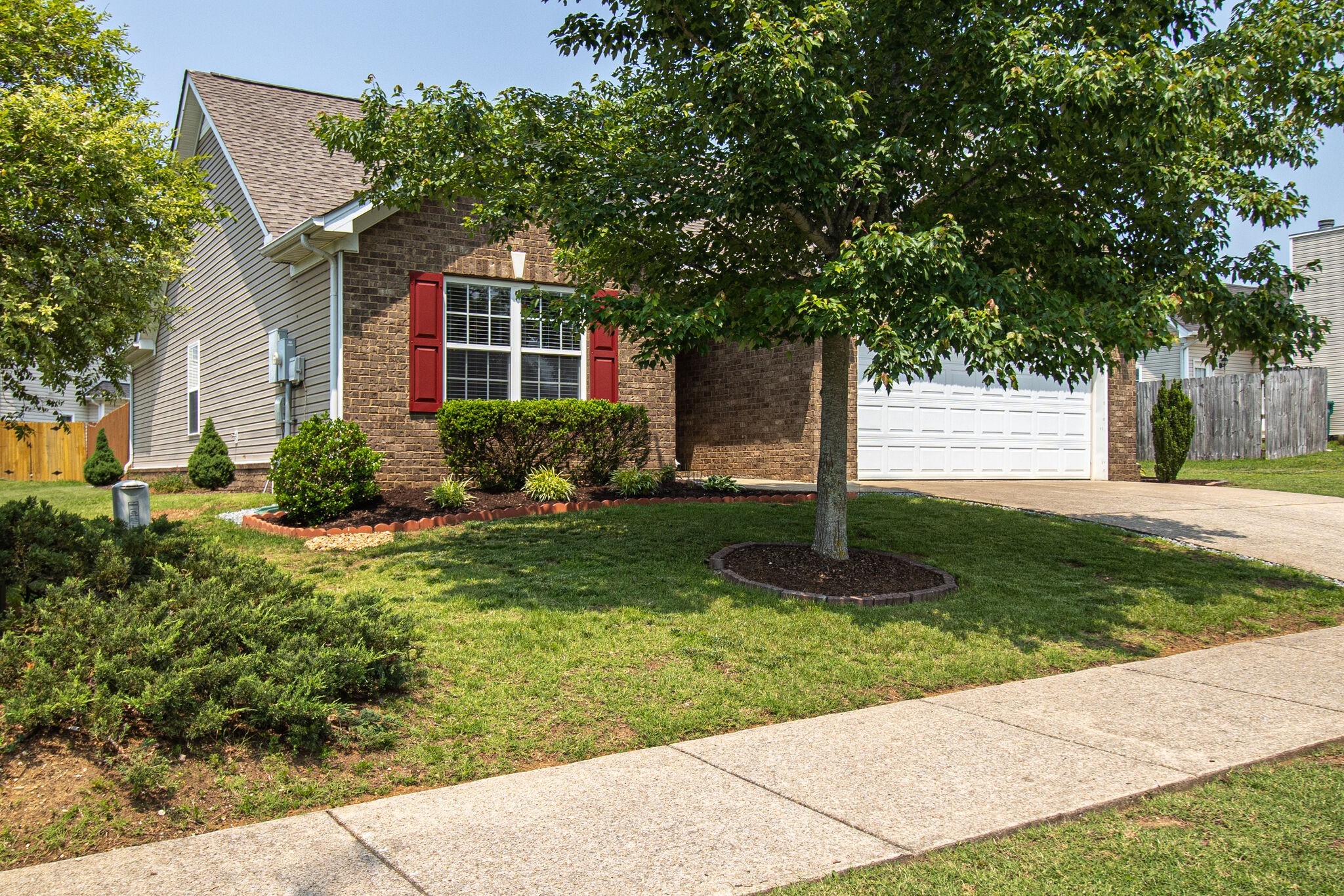 2057 Red Jacket Trce