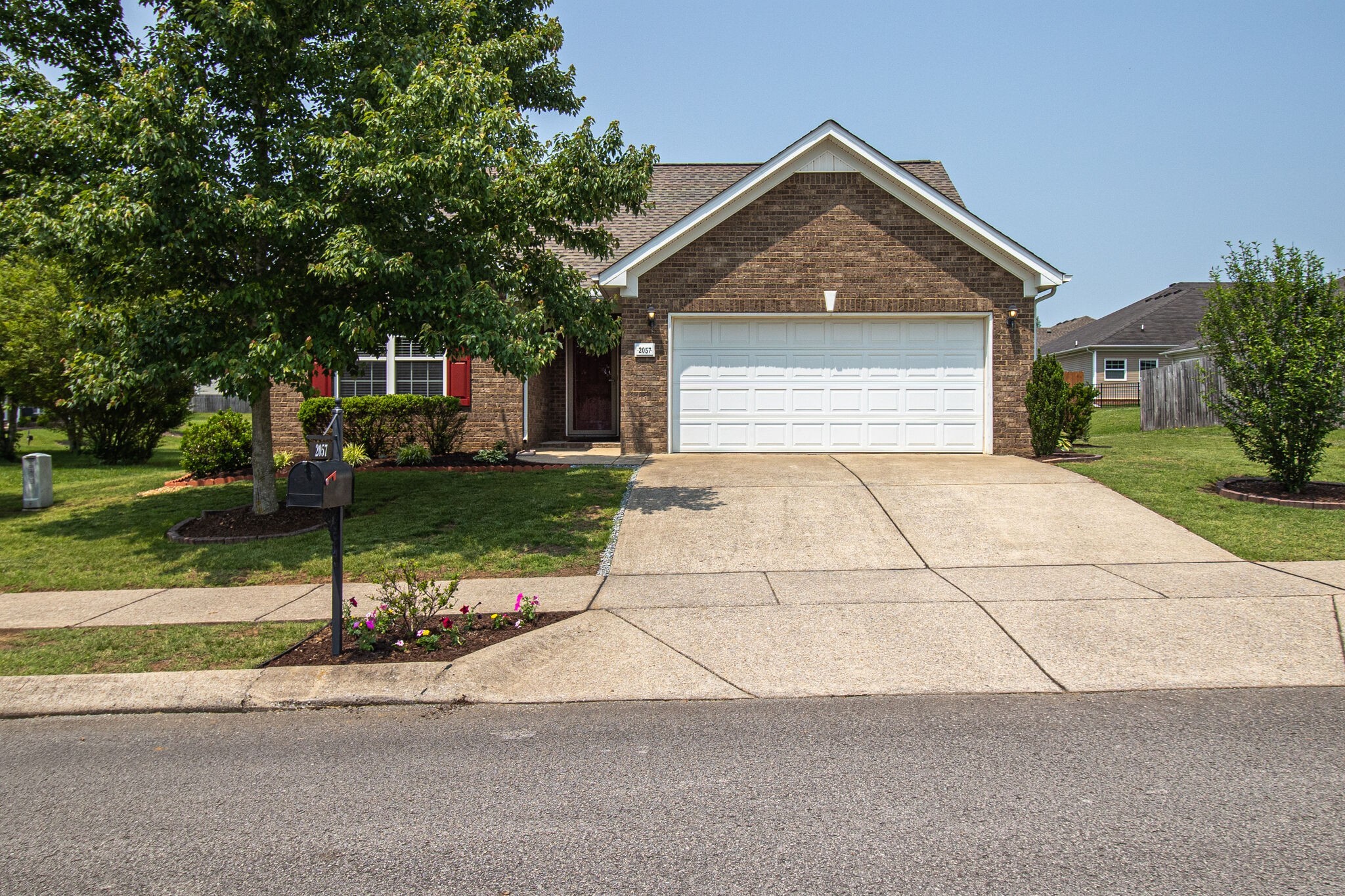 2057 Red Jacket Trce