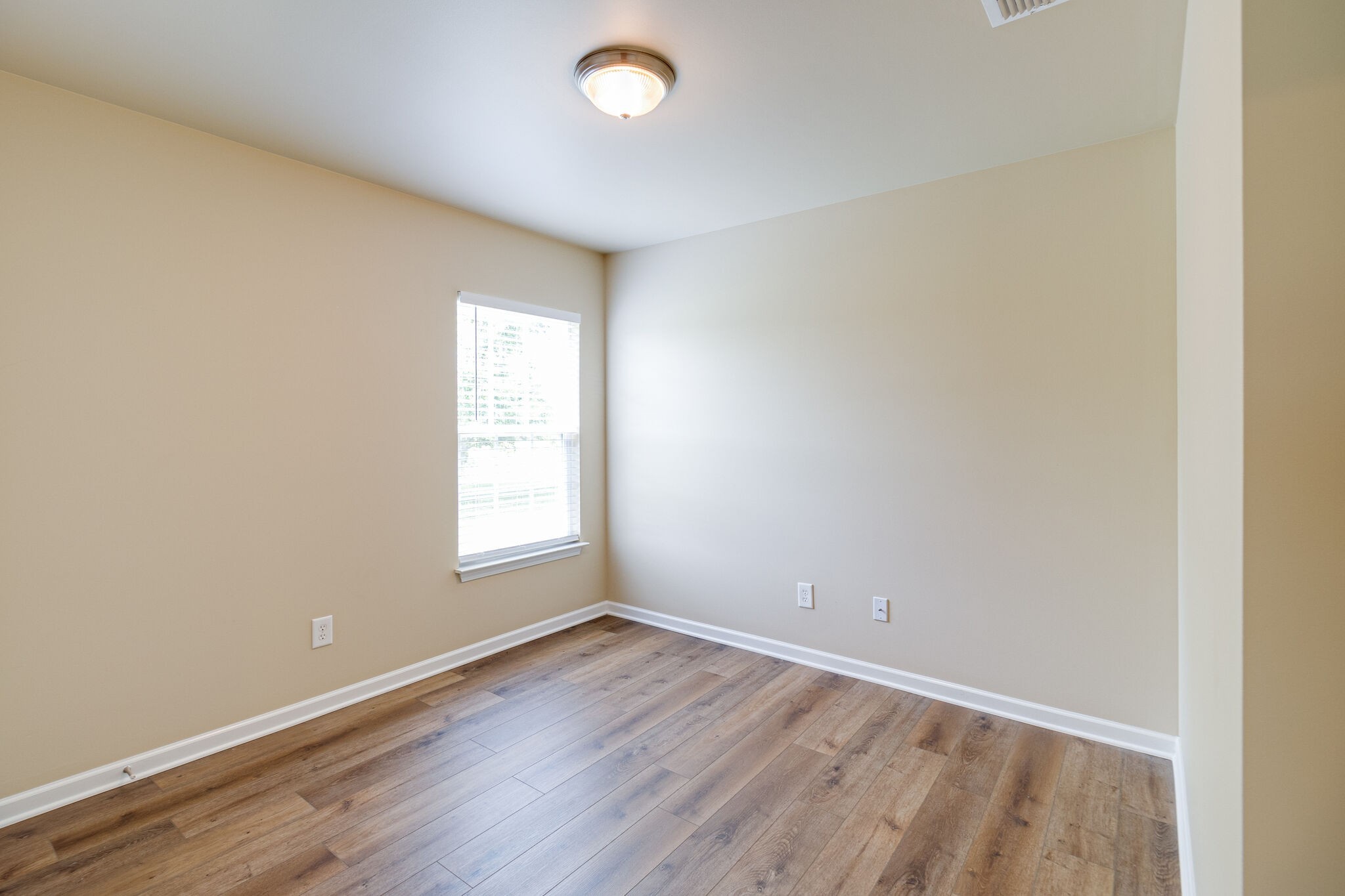 2057 Red Jacket Trce