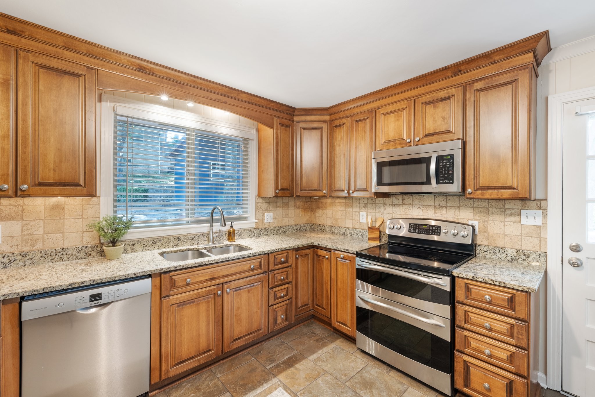 5000 Briarwood Dr