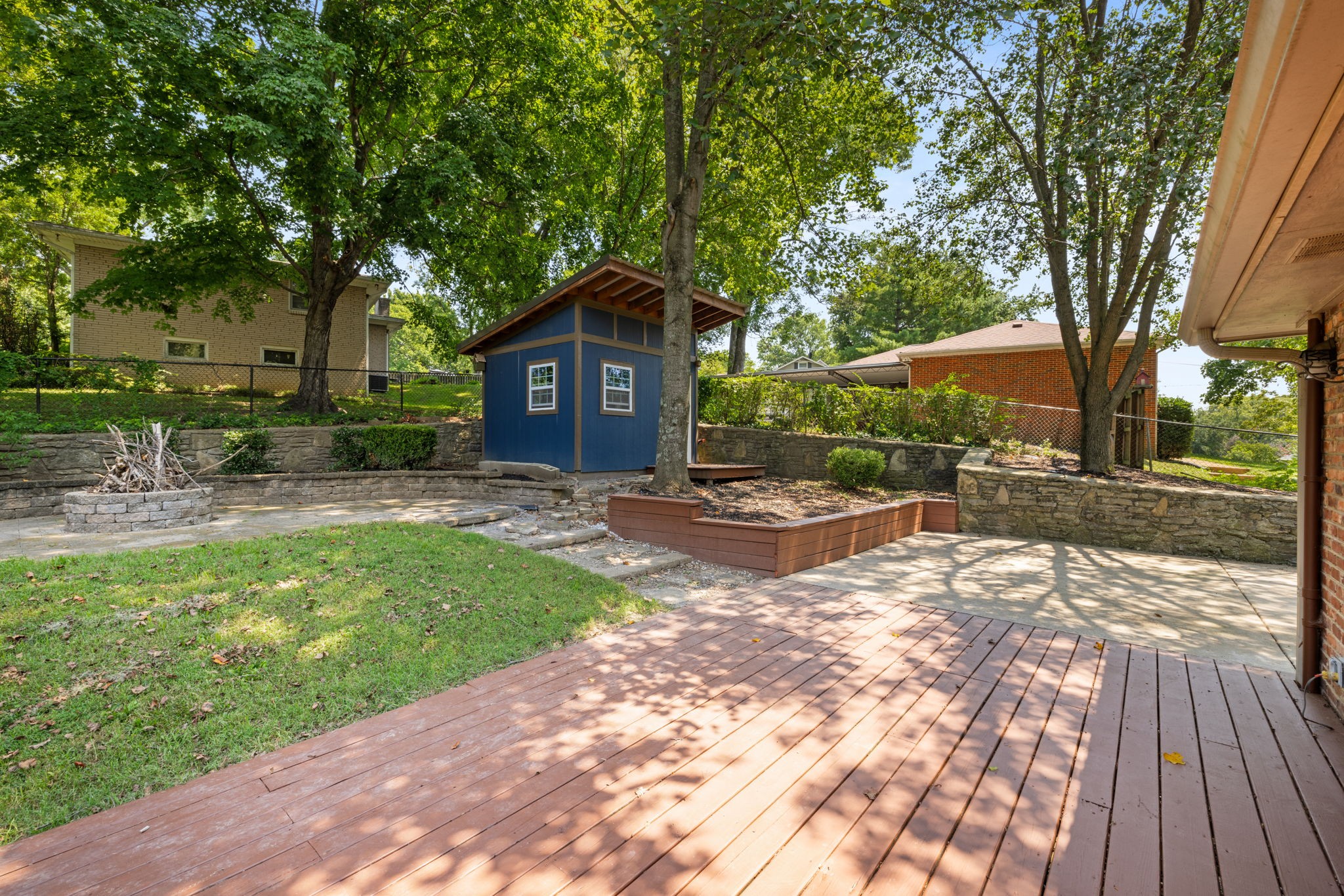 5000 Briarwood Dr