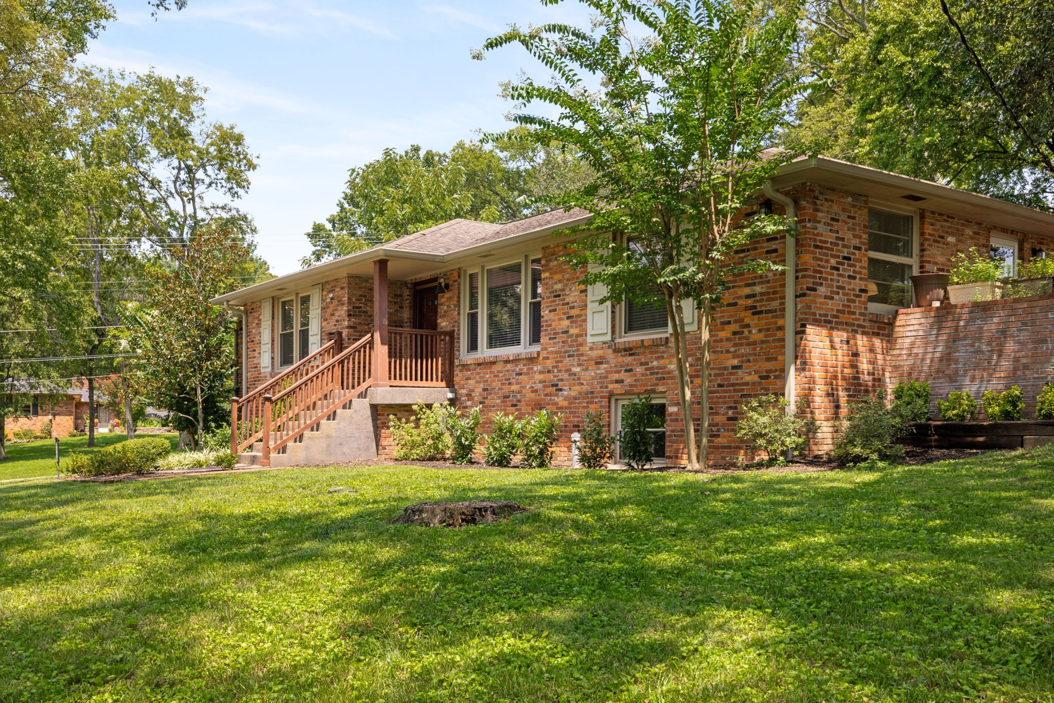 5000 Briarwood Dr