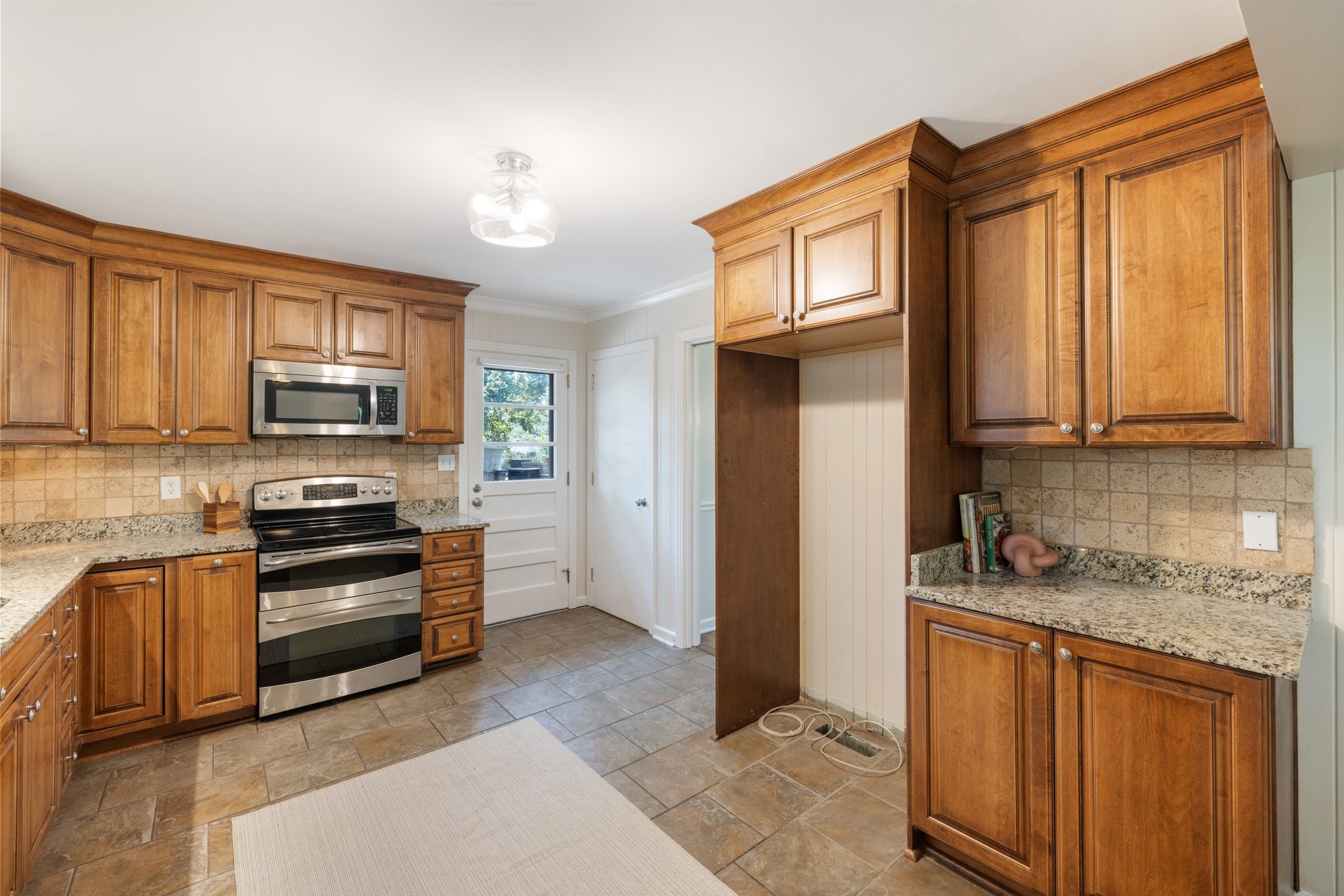 5000 Briarwood Dr