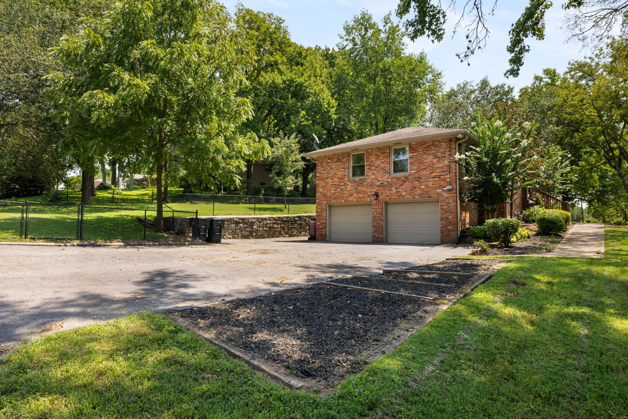 5000 Briarwood Dr