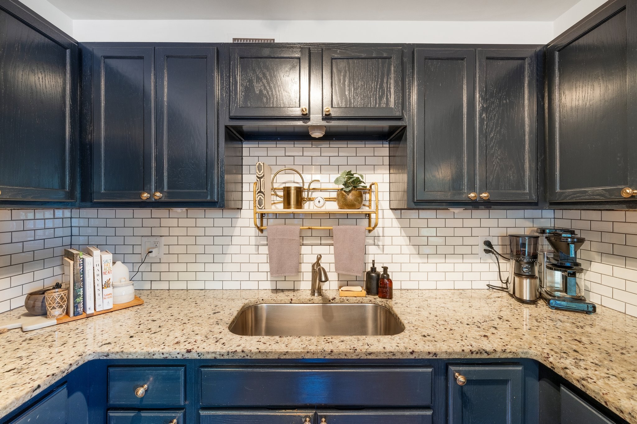 1100 W Main St Unit: A1