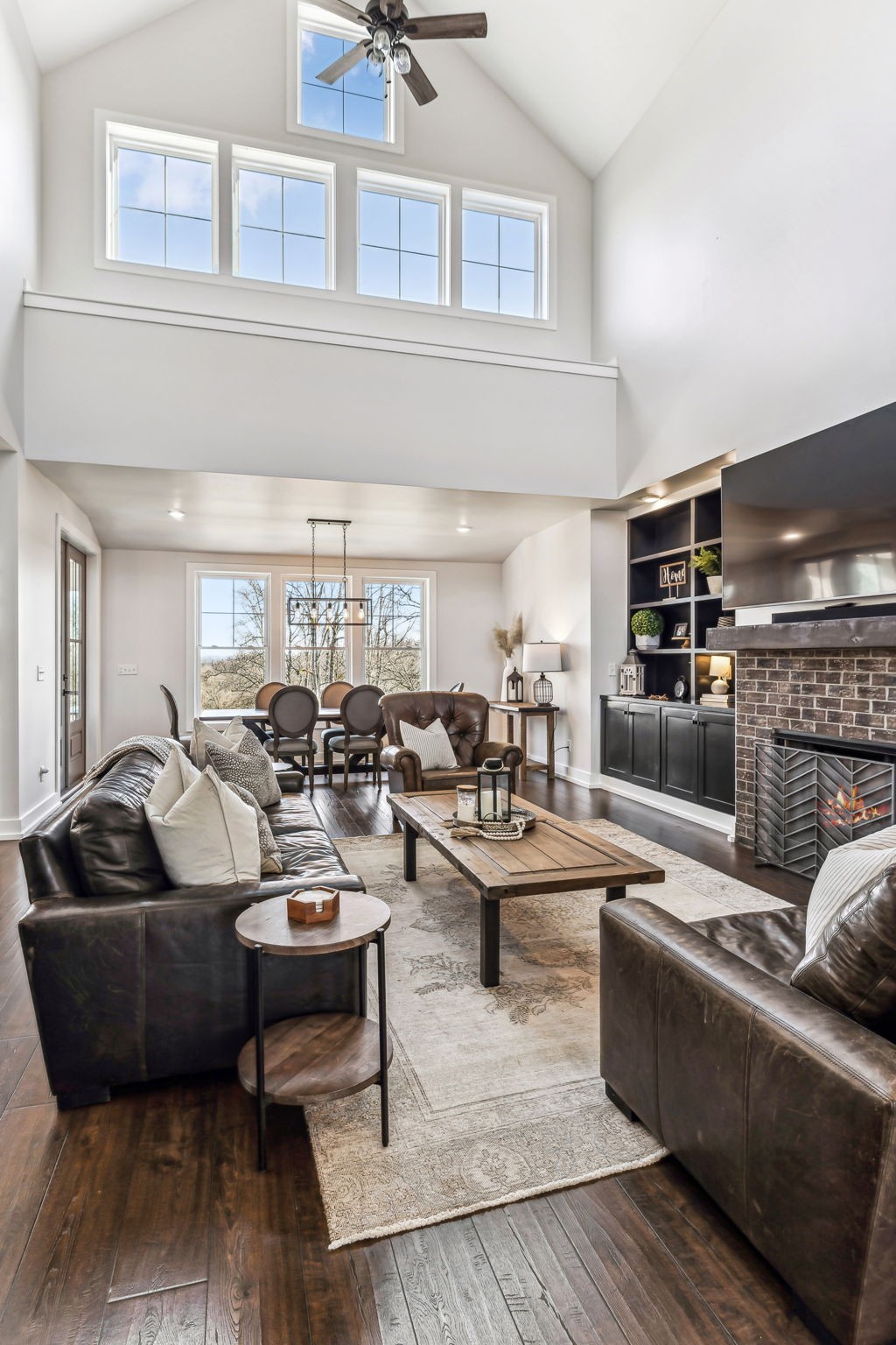8425 Rolling Hills Dr