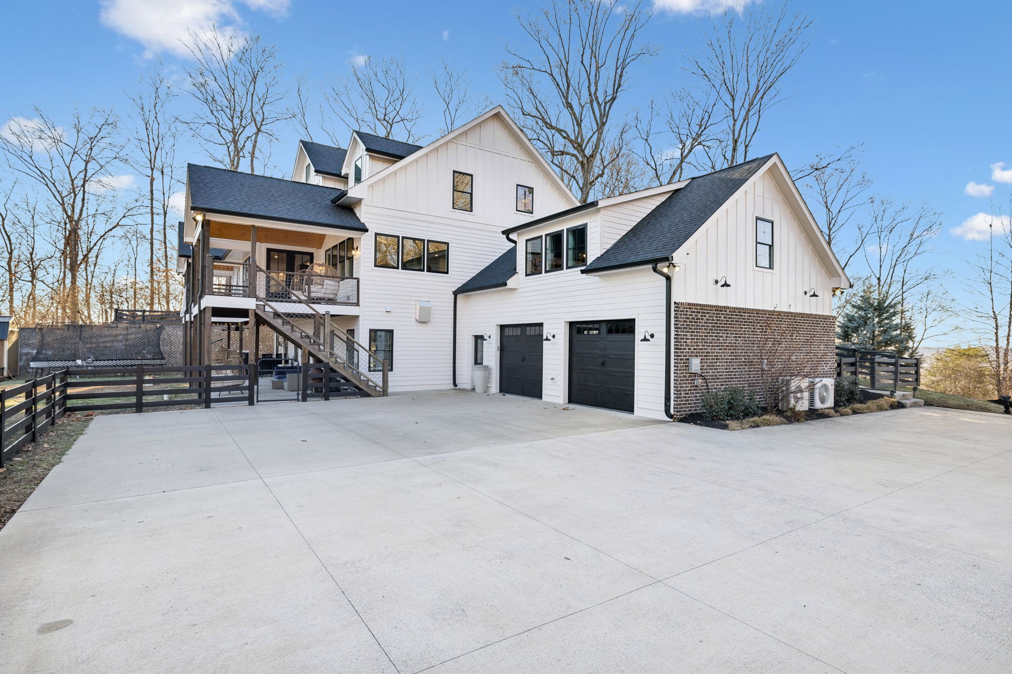 8425 Rolling Hills Dr