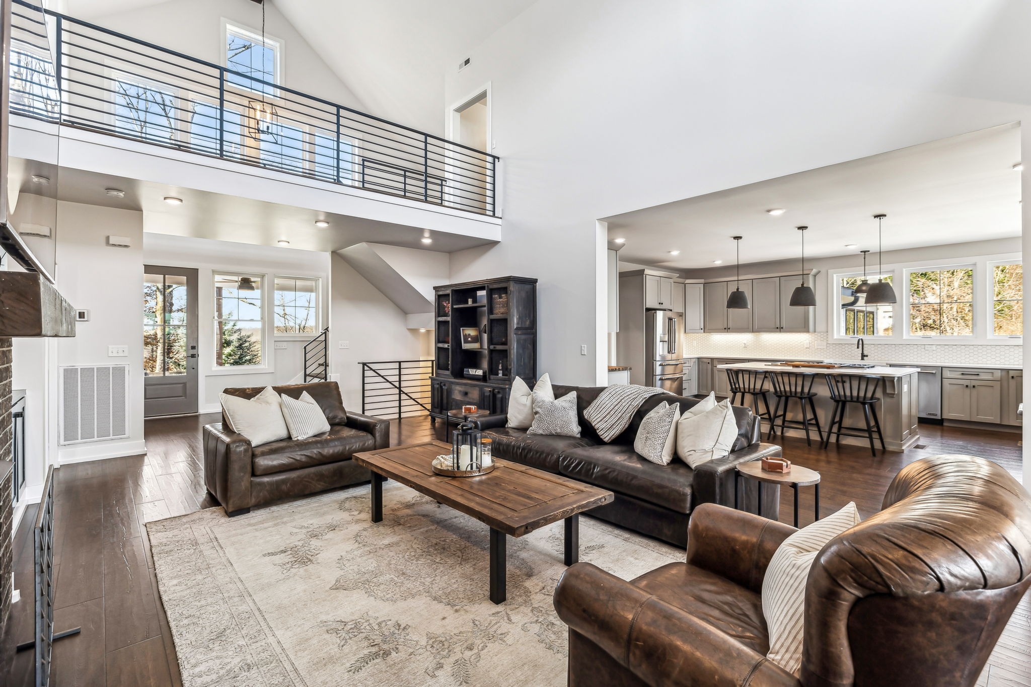 8425 Rolling Hills Dr