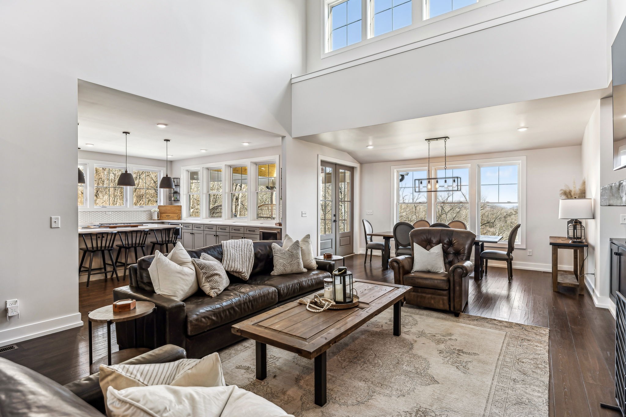 8425 Rolling Hills Dr