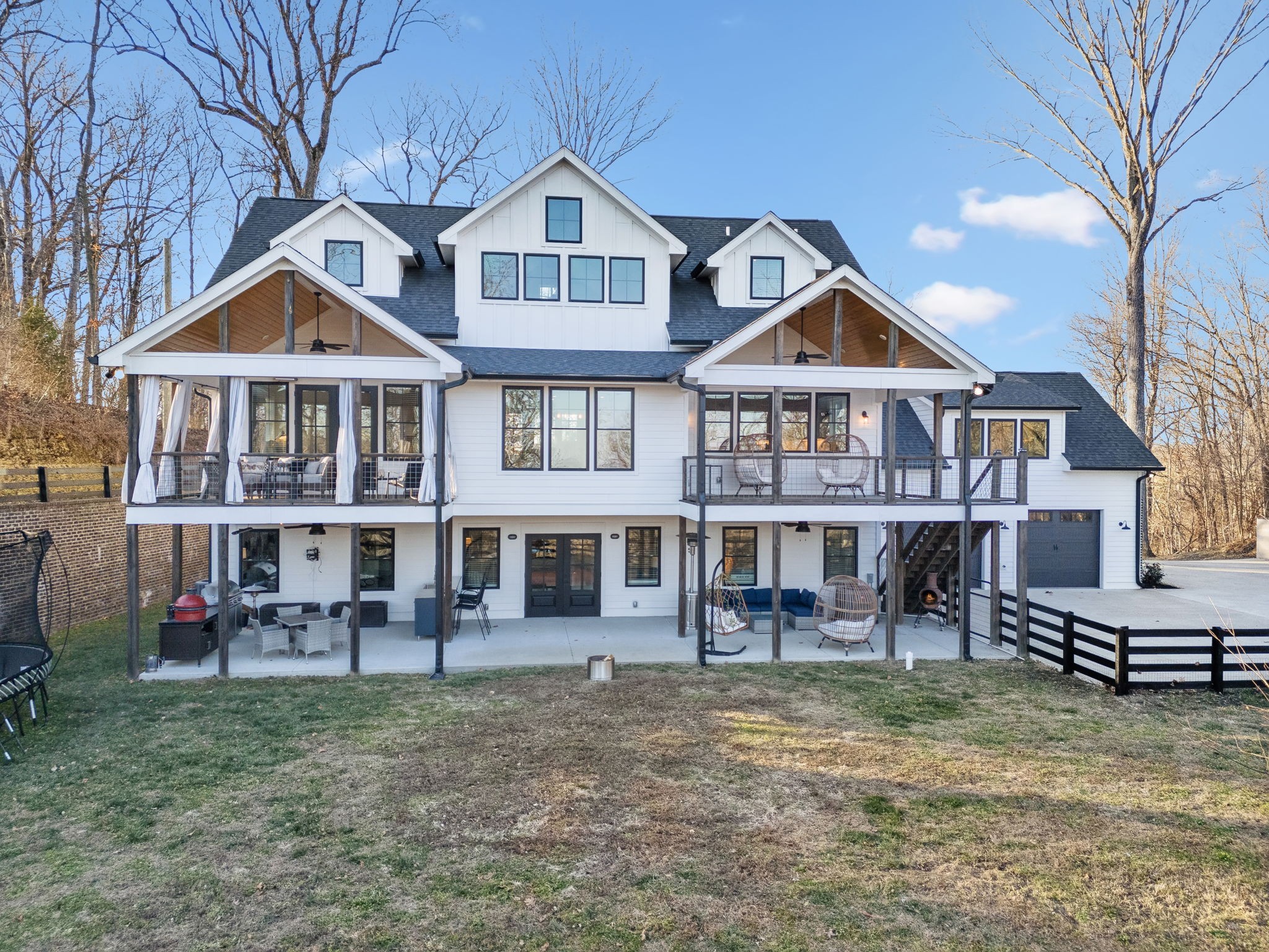8425 Rolling Hills Dr