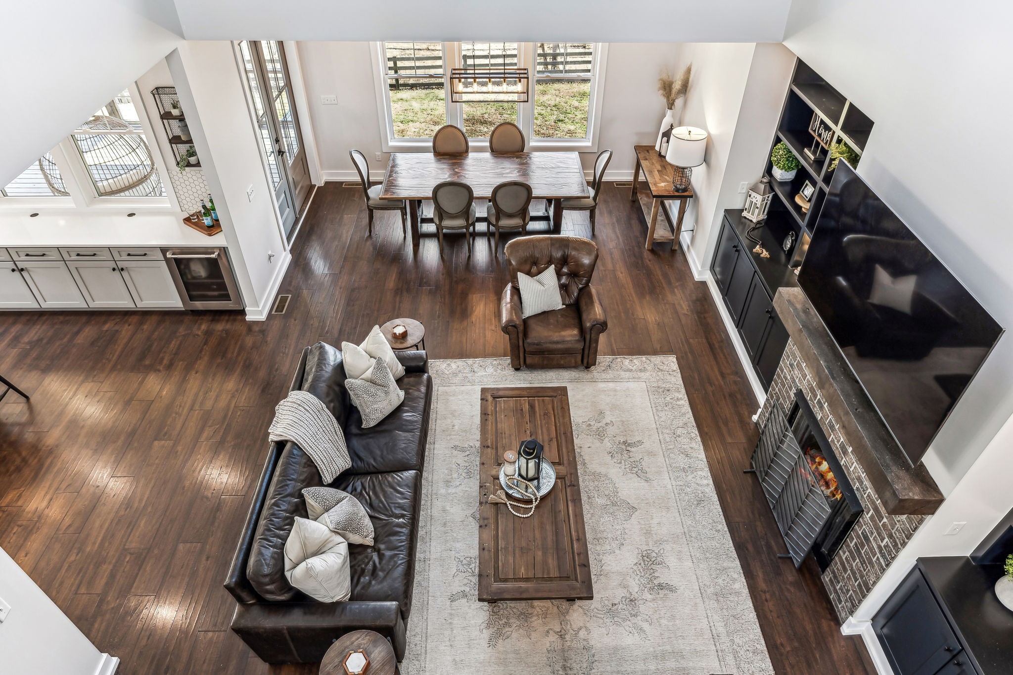 8425 Rolling Hills Dr