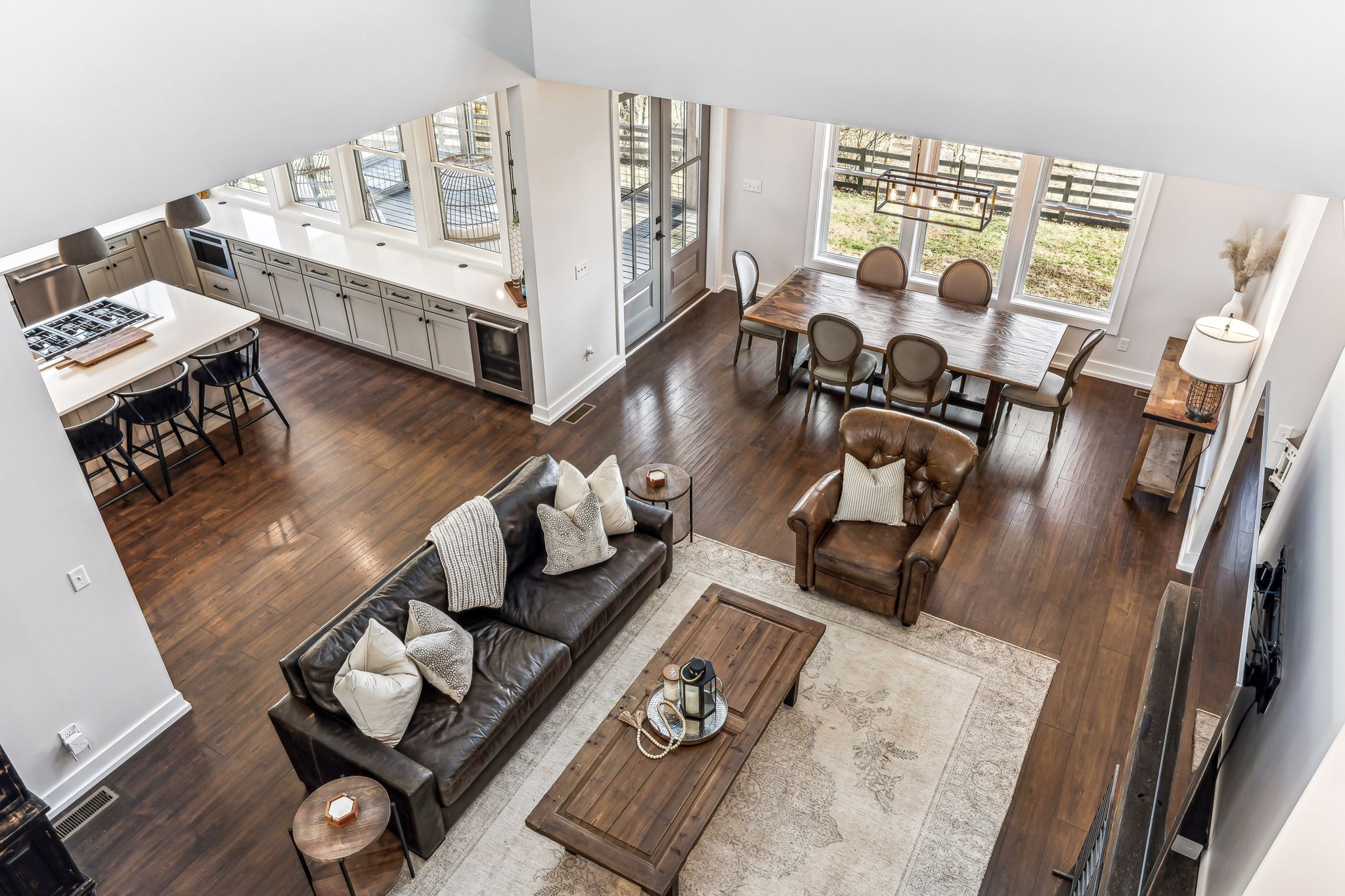 8425 Rolling Hills Dr