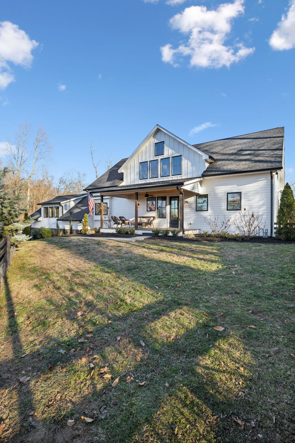8425 Rolling Hills Dr