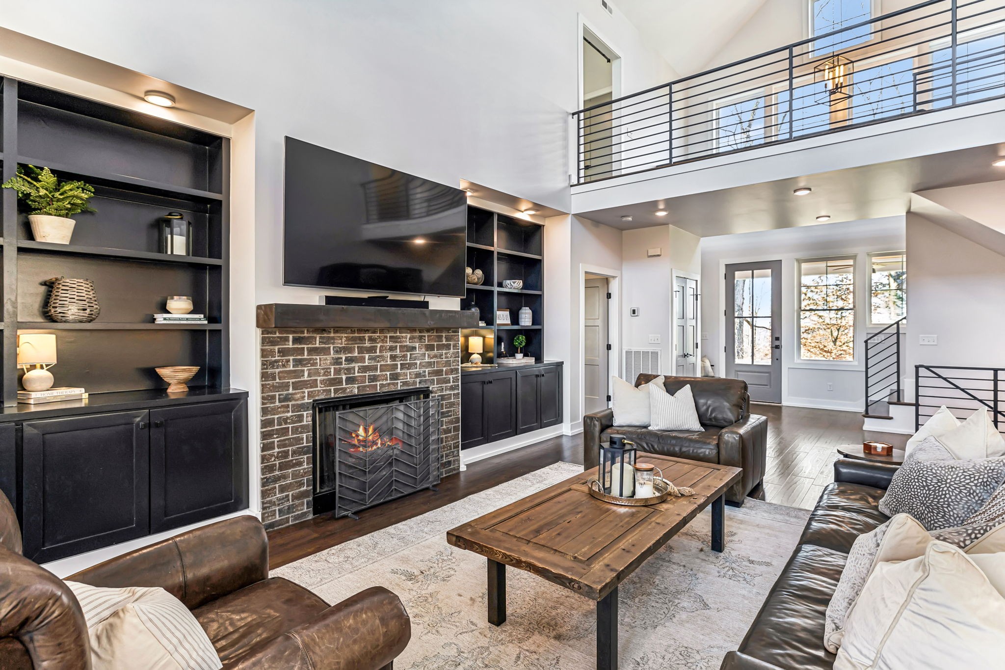 8425 Rolling Hills Dr