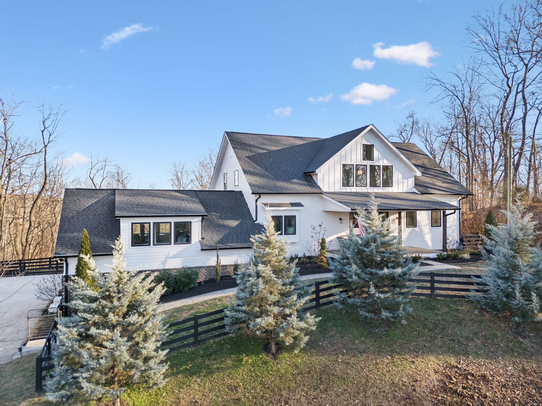 8425 Rolling Hills Dr