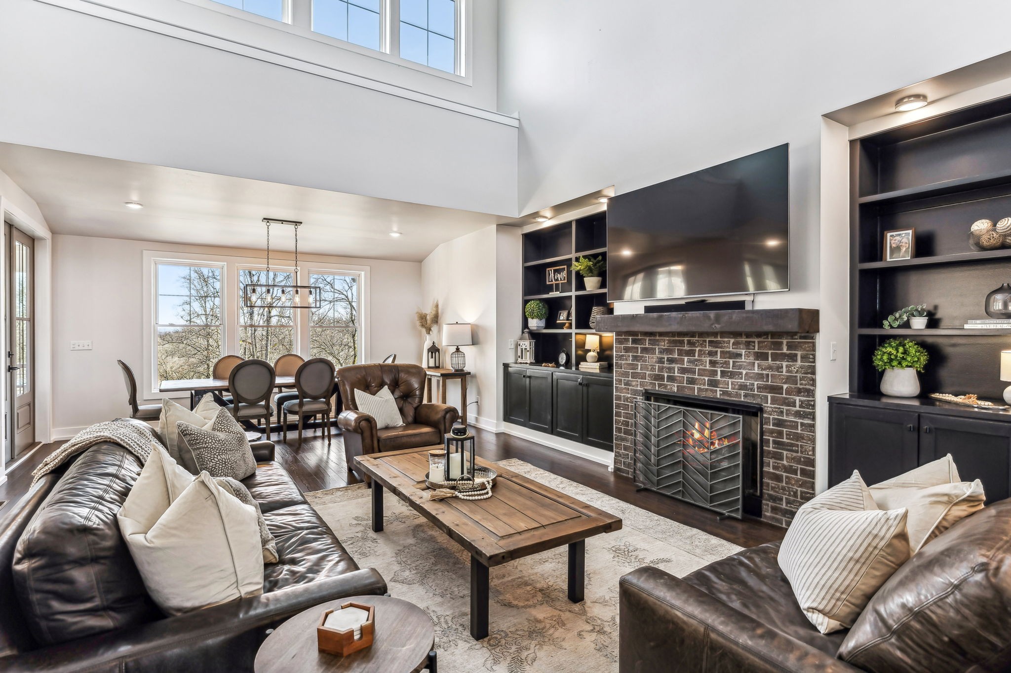 8425 Rolling Hills Dr