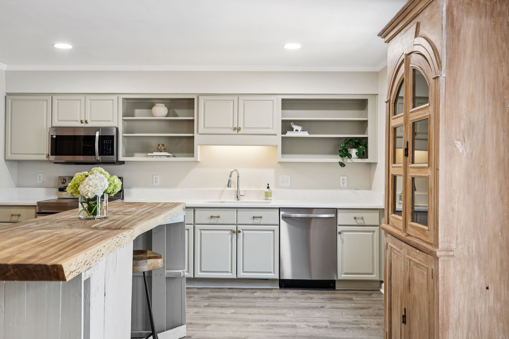 8300 Sawyer Brown Rd Unit: Apt H304