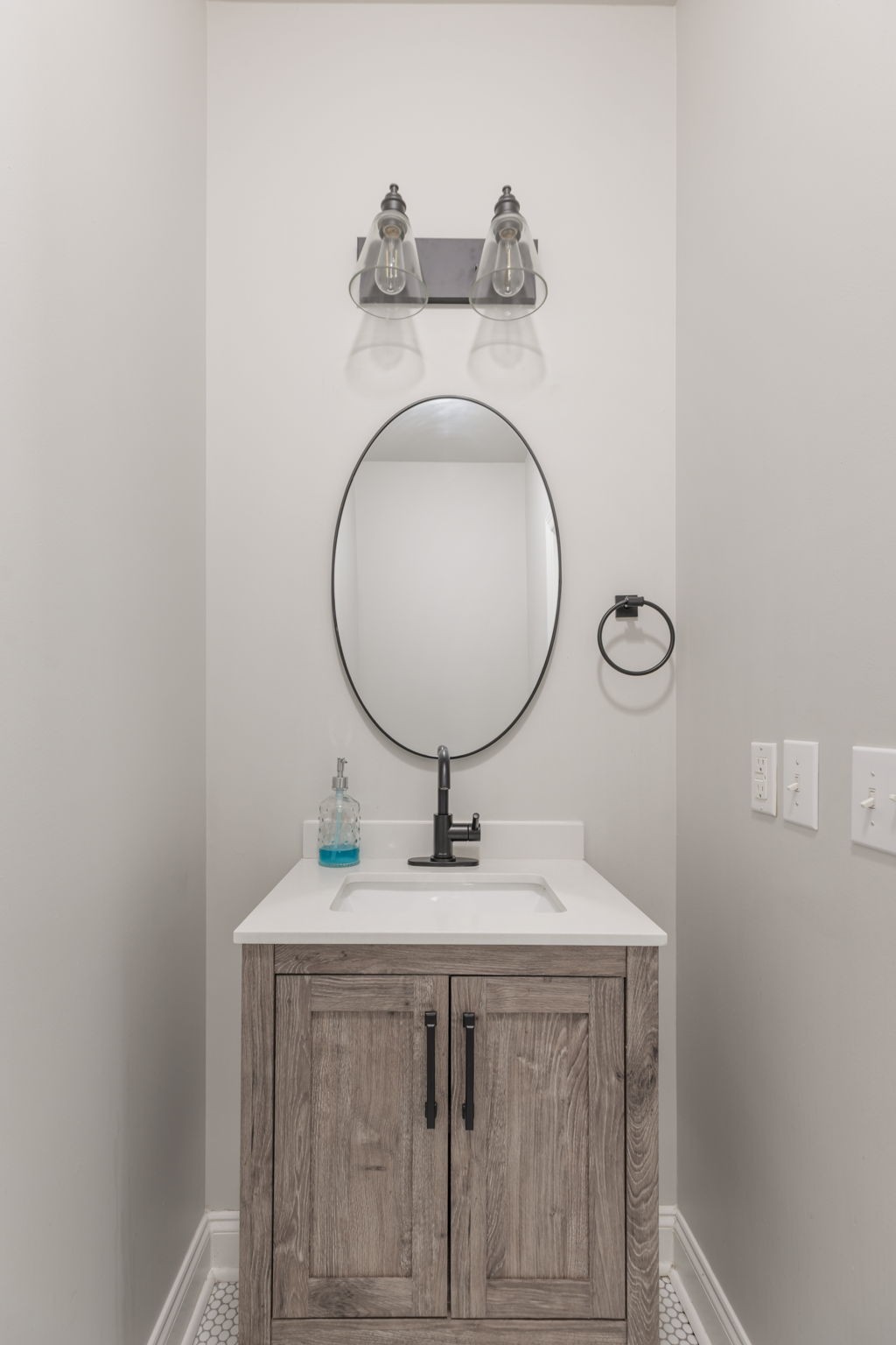 1633 Hayes Denton Rd