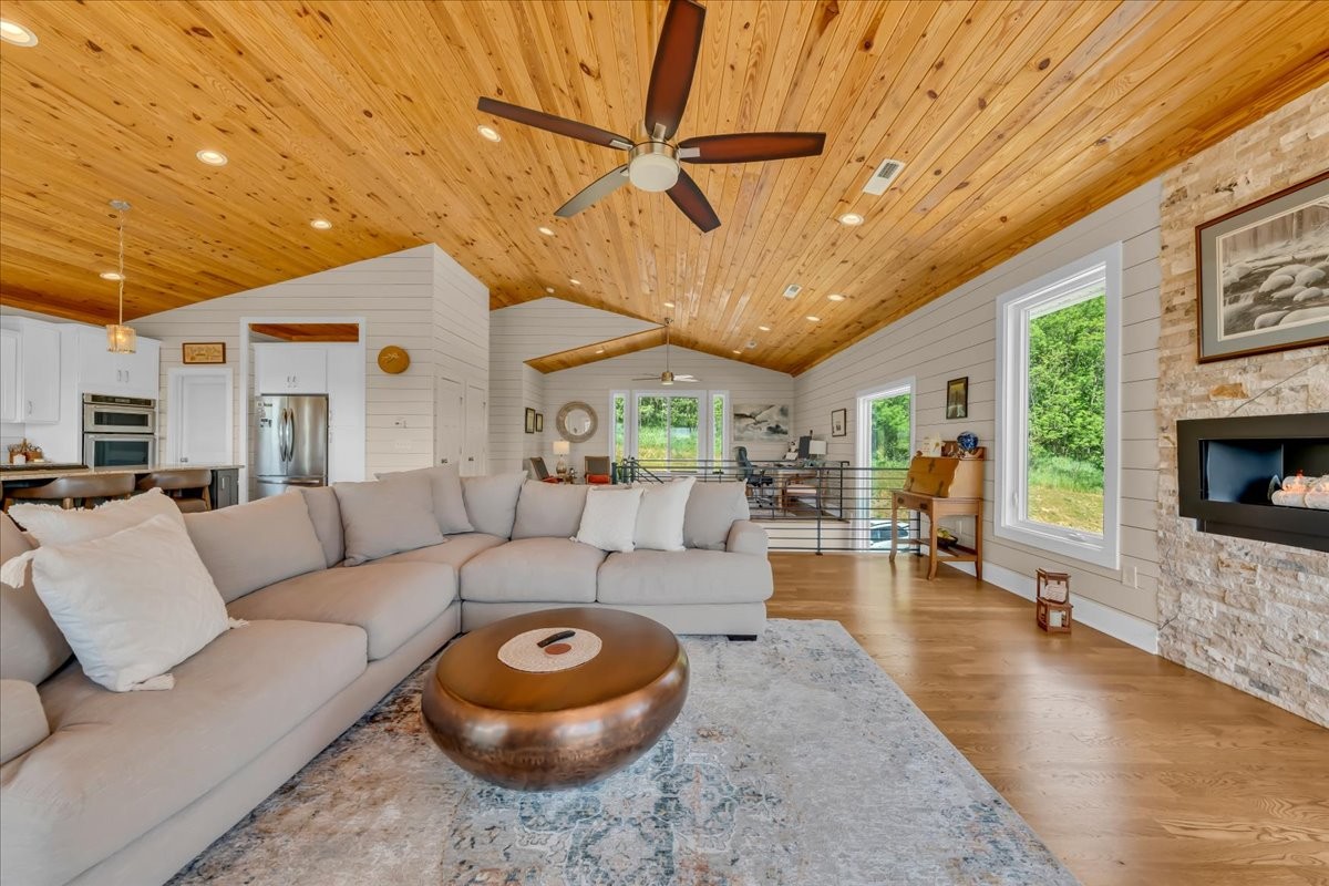 132 Highbridge Dr