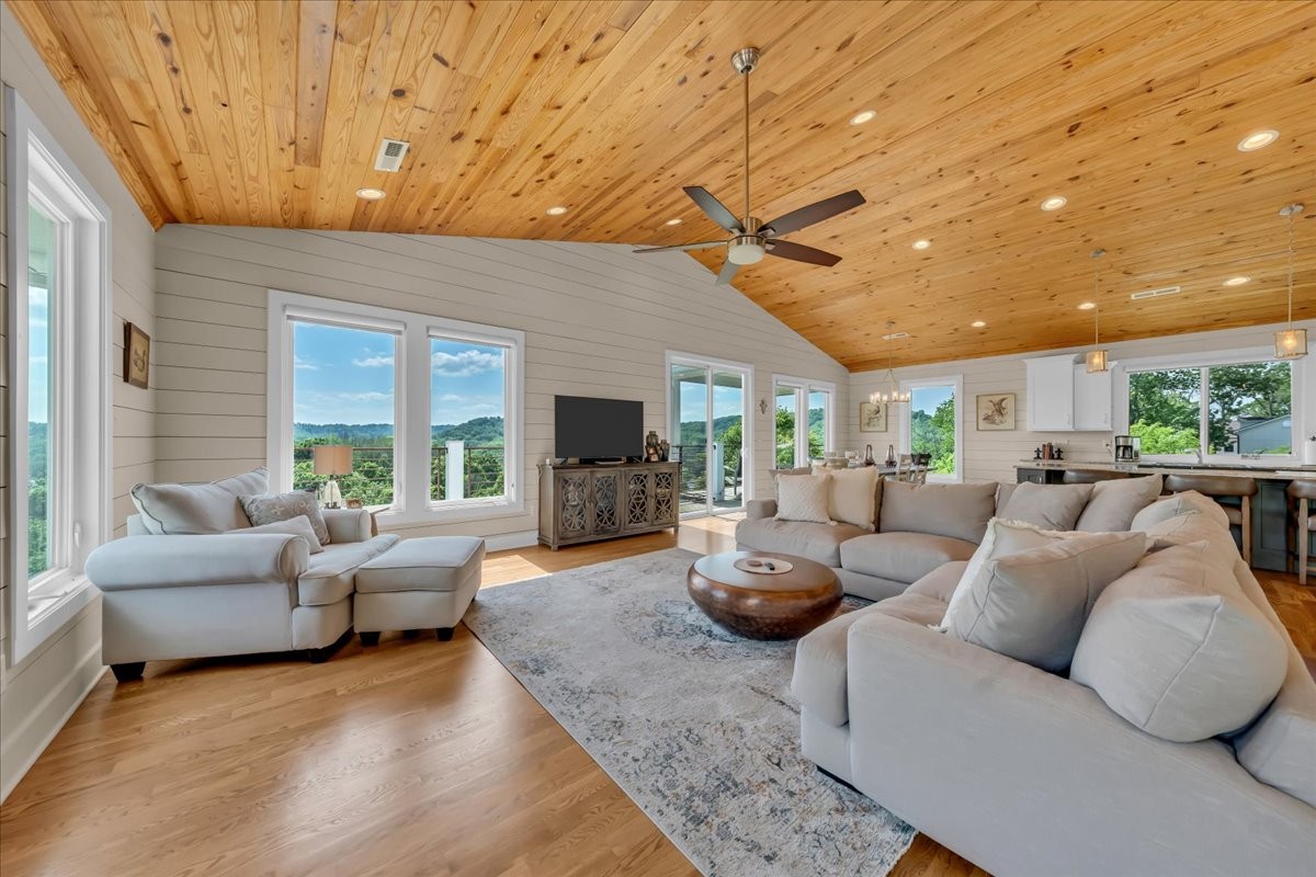 132 Highbridge Dr