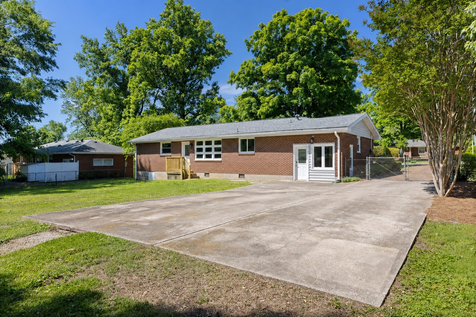 5002 Churchill Dr