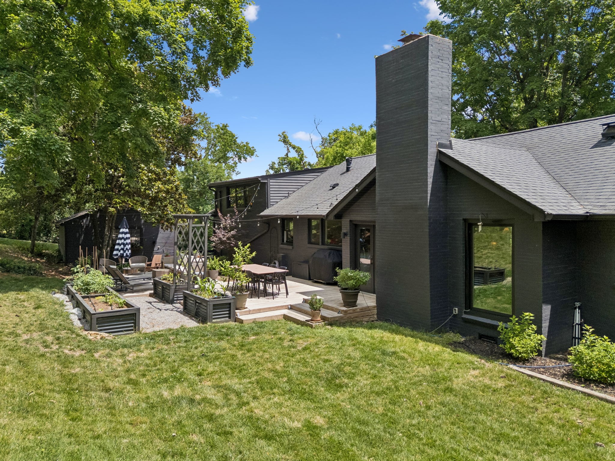 4633 Tara Dr