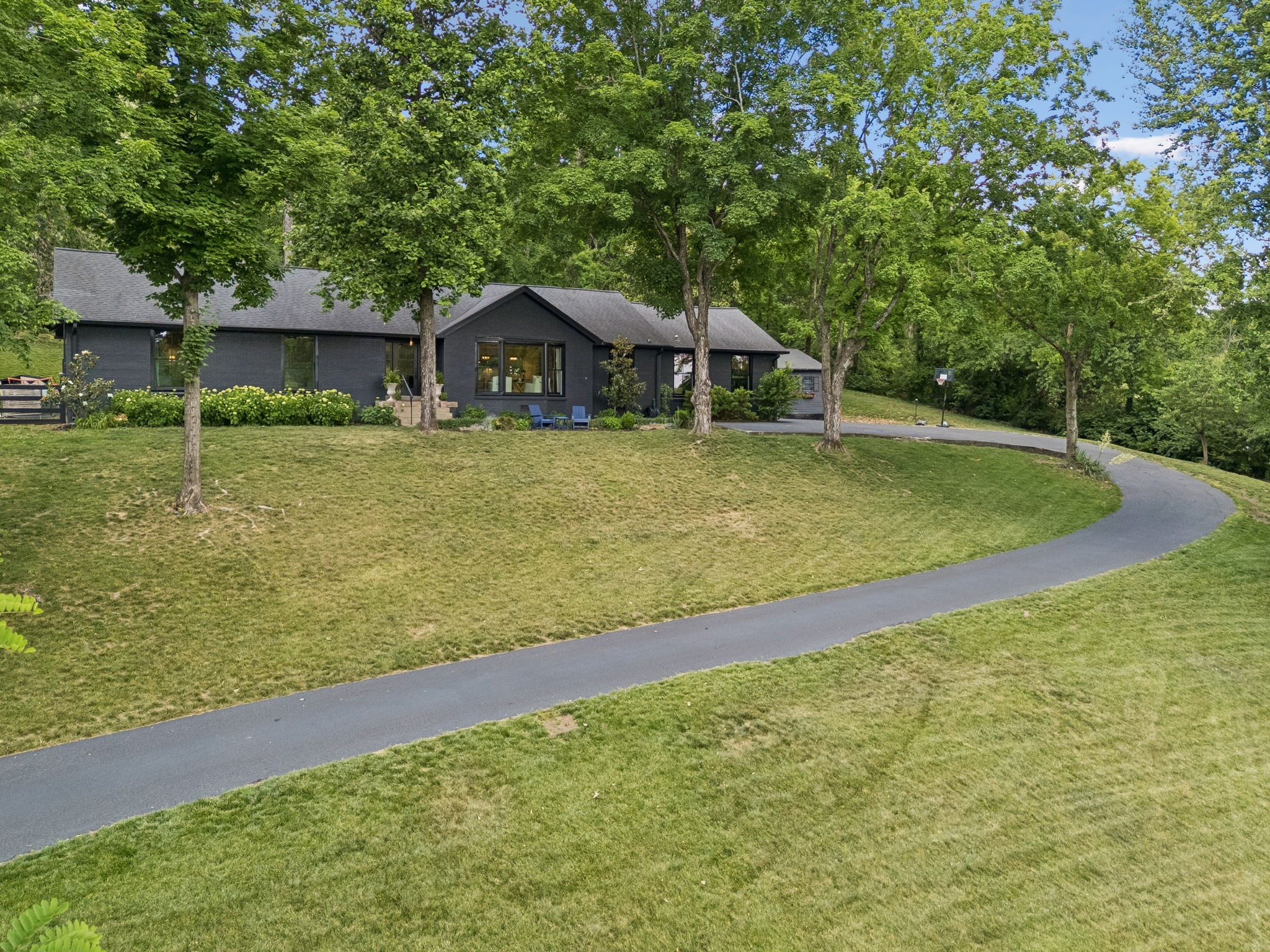 4633 Tara Dr