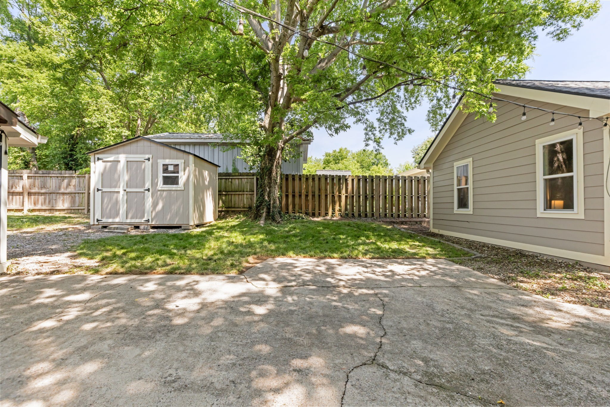 877 Carter St