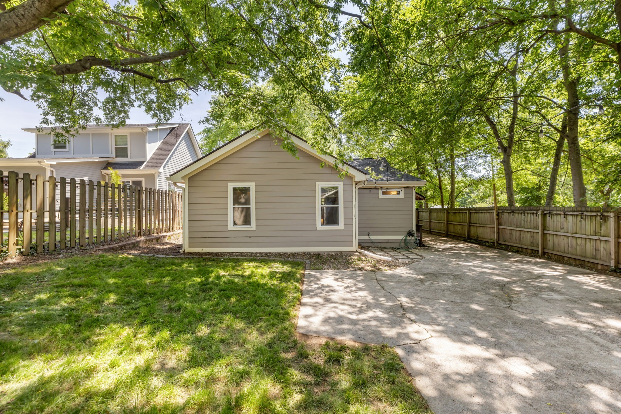 877 Carter St